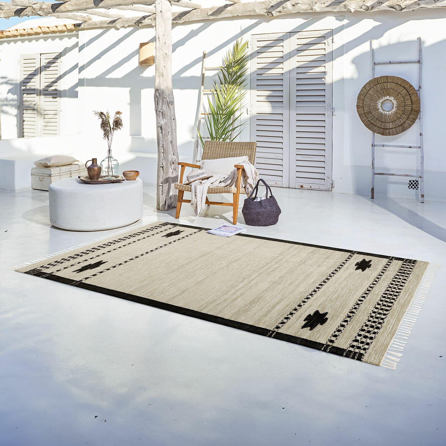 Tappeto da interno ed esterno Moorna Tappeto beige in cotone con motivo geometrico nero, tappeto moderno per soggiorno e terrazza