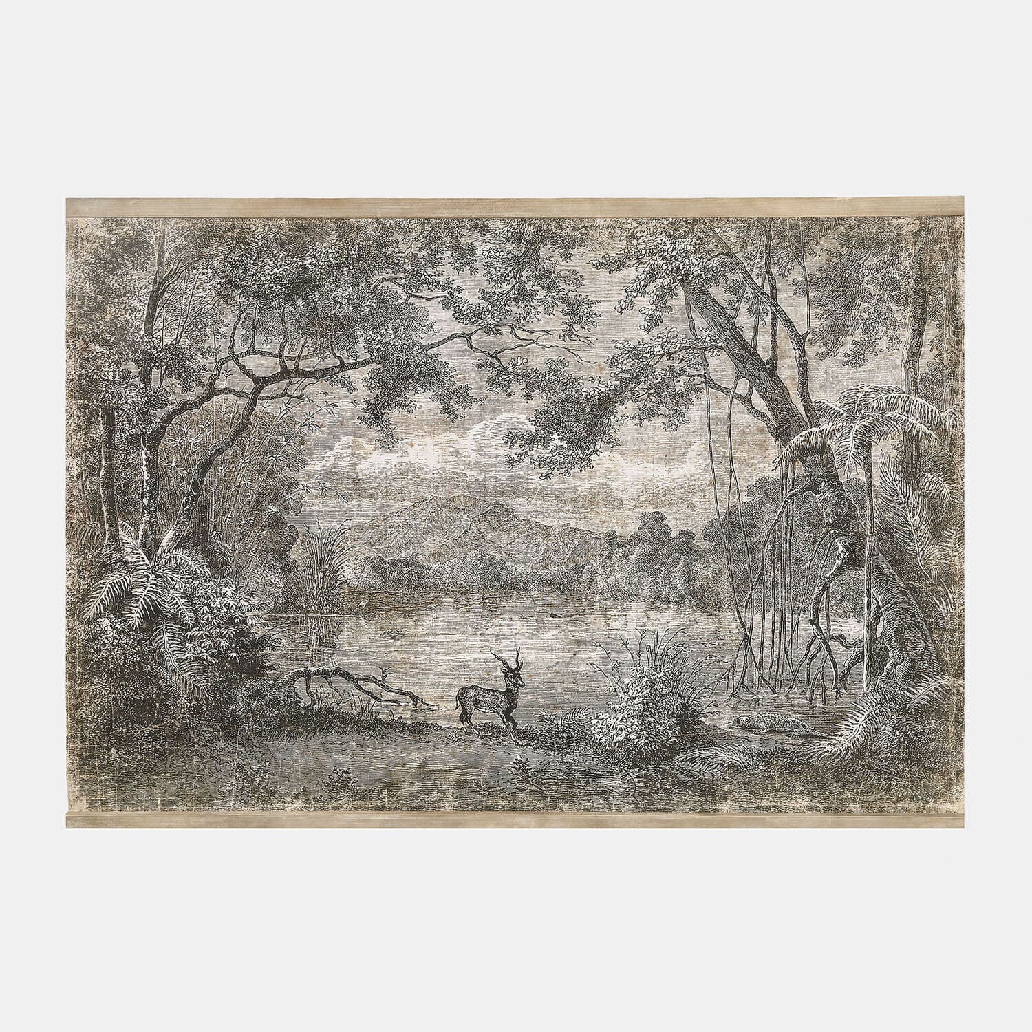 Stampa decorativa Cressley Incisione in bianco e nero con cervo vicino a un lago in una foresta con alberi e montagne sullo sfondo