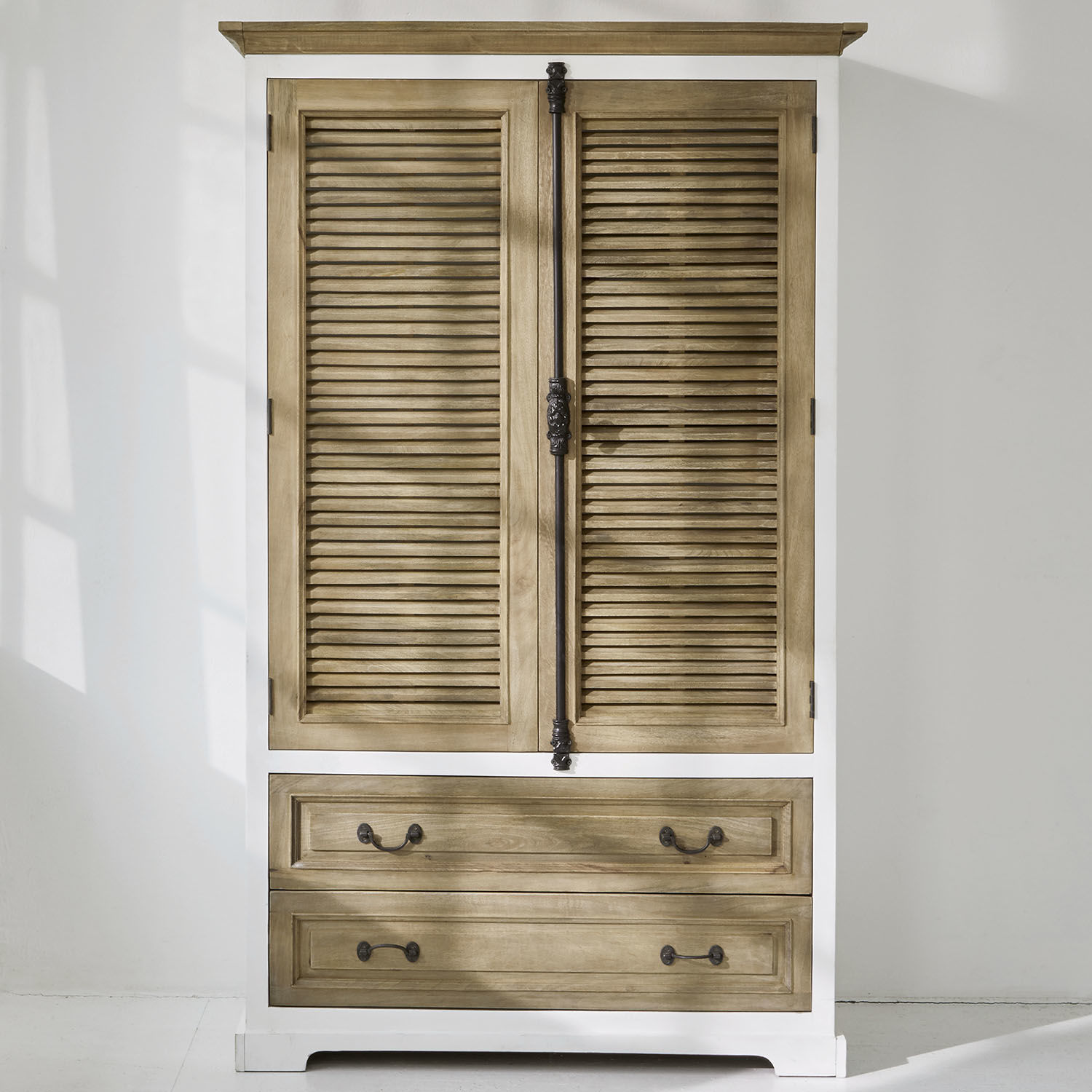 Armadio a giorno componibile Bureau Armadio in legno di mango bianco e naturale con ante a persiana e cassetti