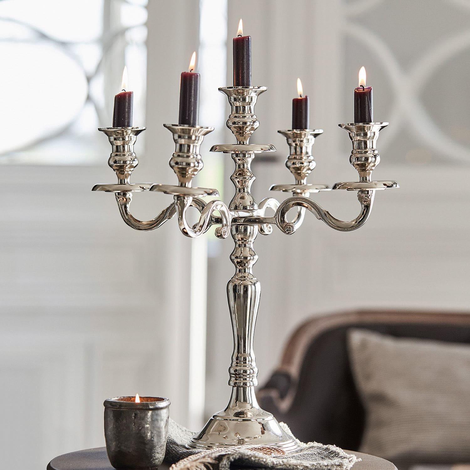 Candelabro Lannet Candelabro in metallo argentato con cinque candele rosso scuro, decorazione elegante per tavolo e interni