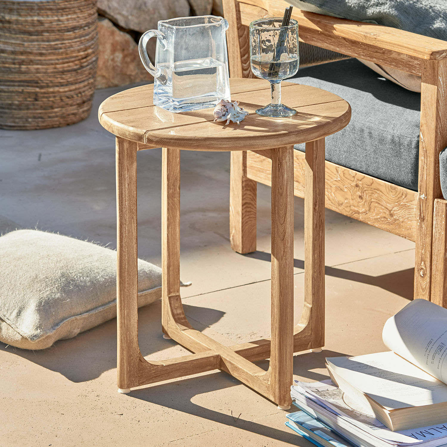 Tavolino di complemento Tewksbury Tavolino rotondo in legno di teak naturale per terrazza o balcone esterno