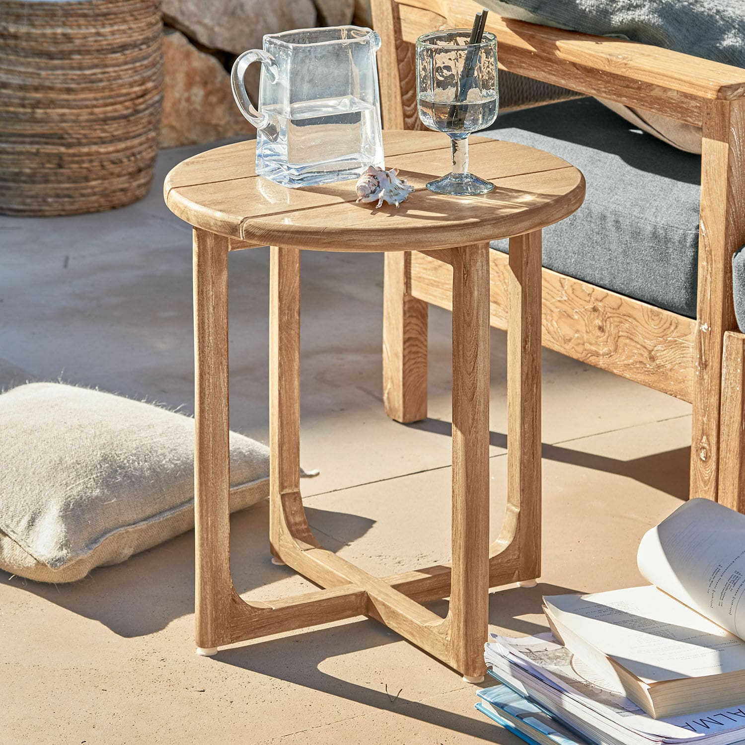 Tavolino di complemento Tewksbury Tavolino rotondo in legno di teak naturale per terrazza o balcone esterno
