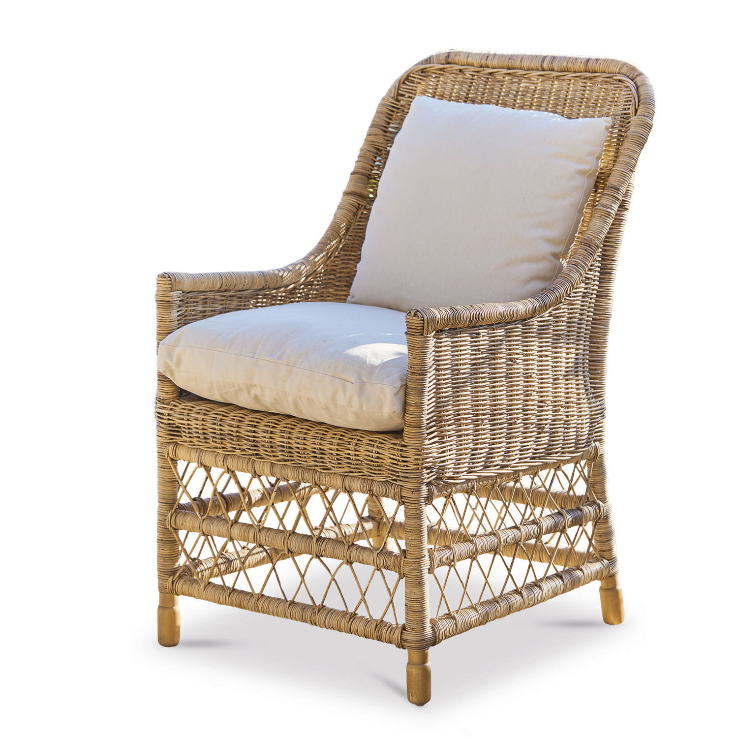 Poltrona Giepmare Poltrona in rattan naturale con cuscini crema, perfetta per soggiorno e giardino