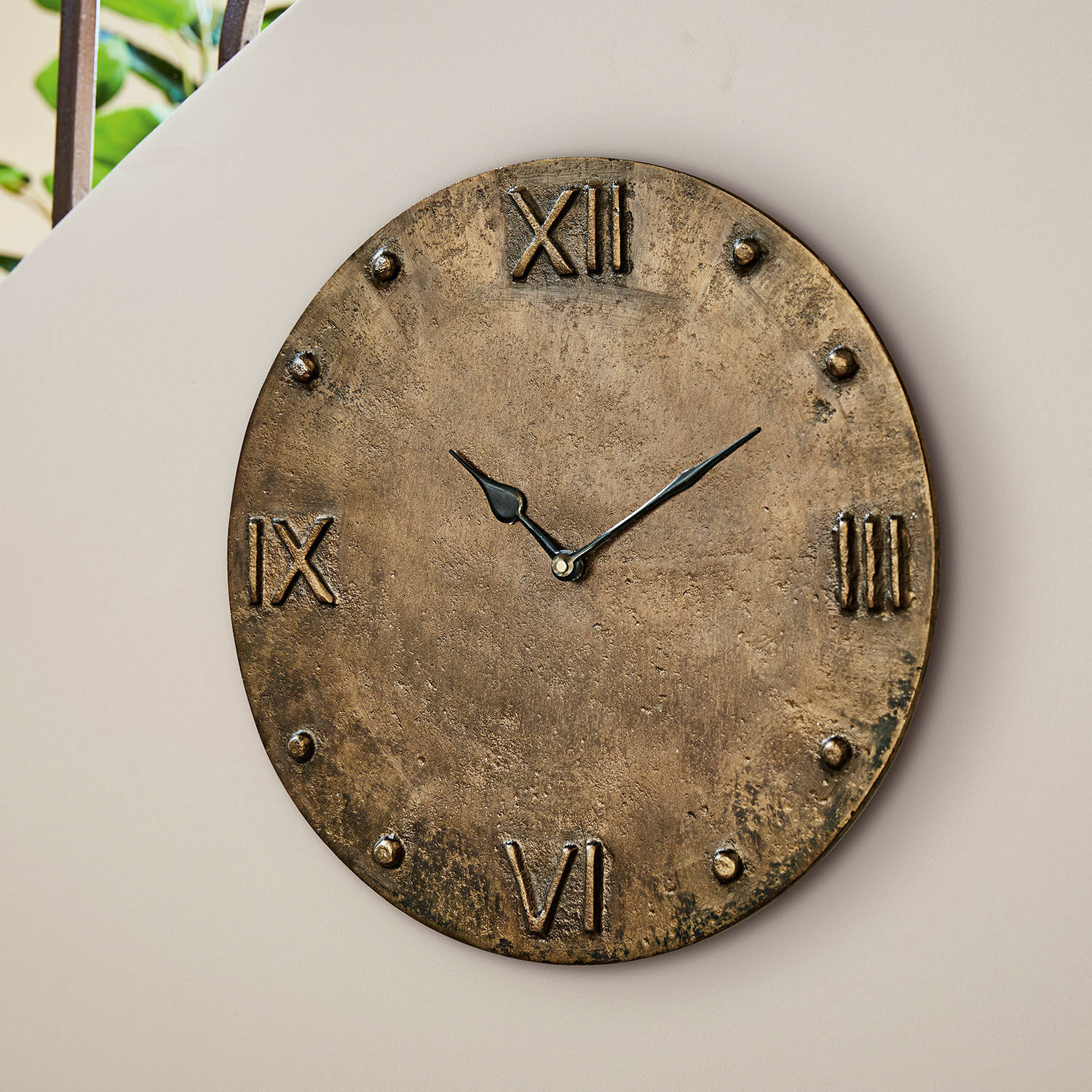 Orologio Kaleens Orologio da parete rotondo in metallo color oro antico con numeri romani e lancette nere