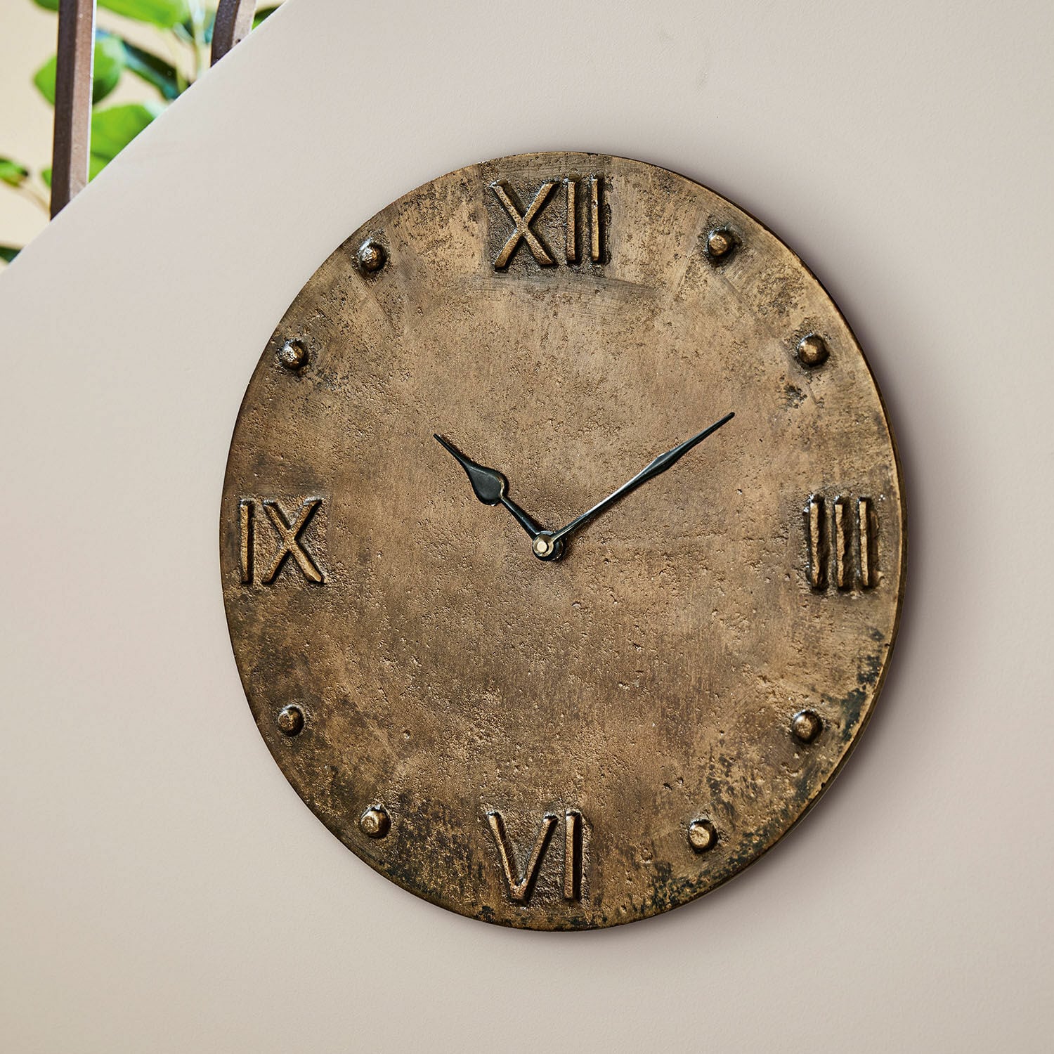 Orologio Kaleens Orologio da parete rotondo in metallo color oro antico con numeri romani e lancette nere