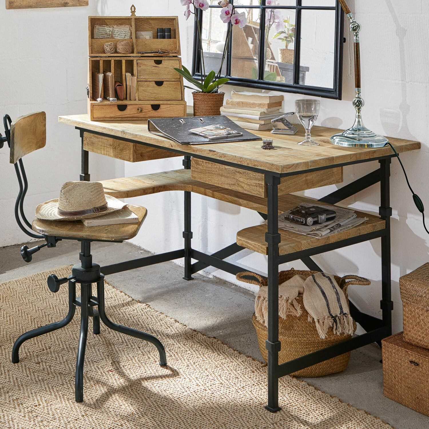 Scrivania Glenwood Scrivania e sedia in legno e metallo stile industriale con decorazioni e lampada da tavolo