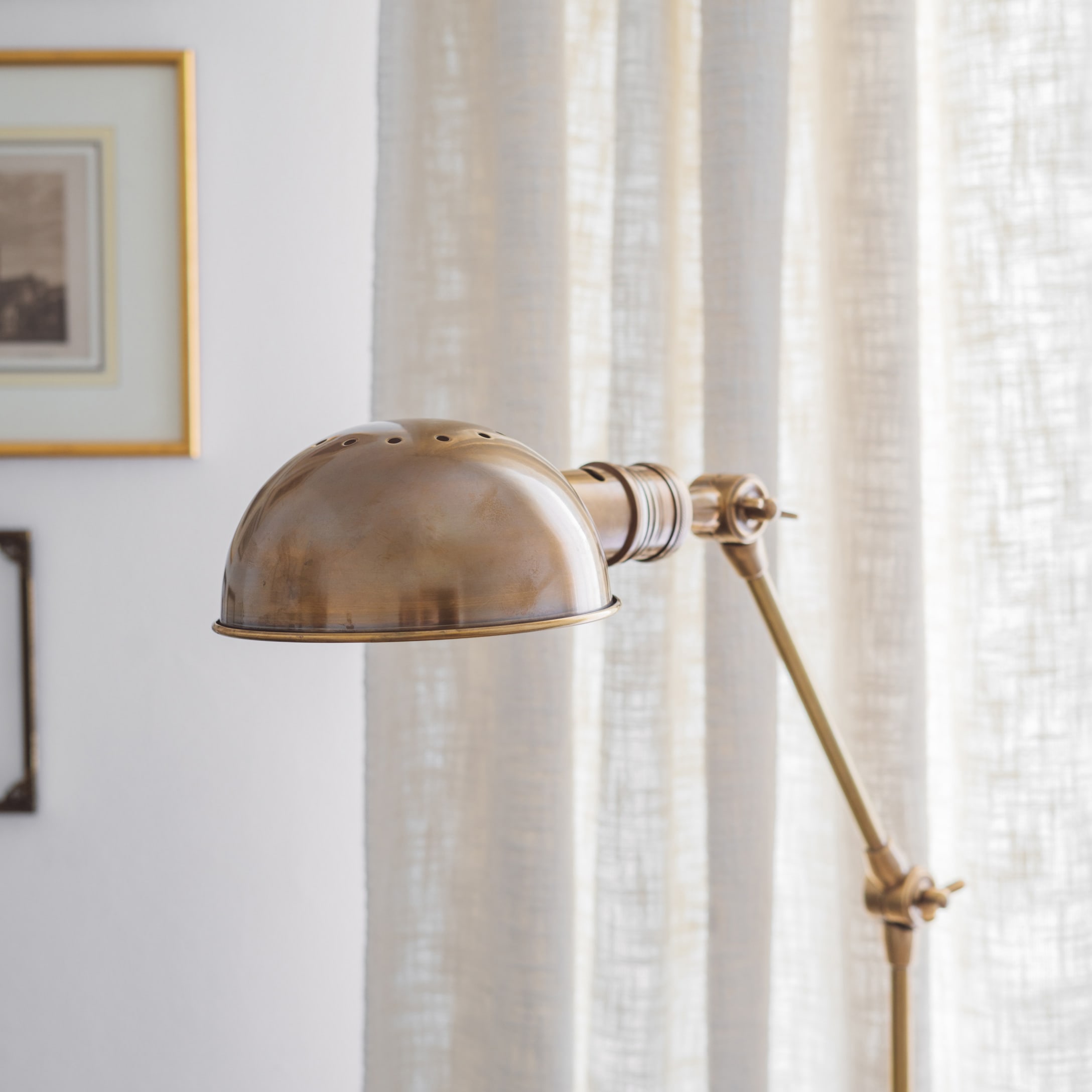 Lampada da terra regolabile in ottone stile vintage per illuminazione interna