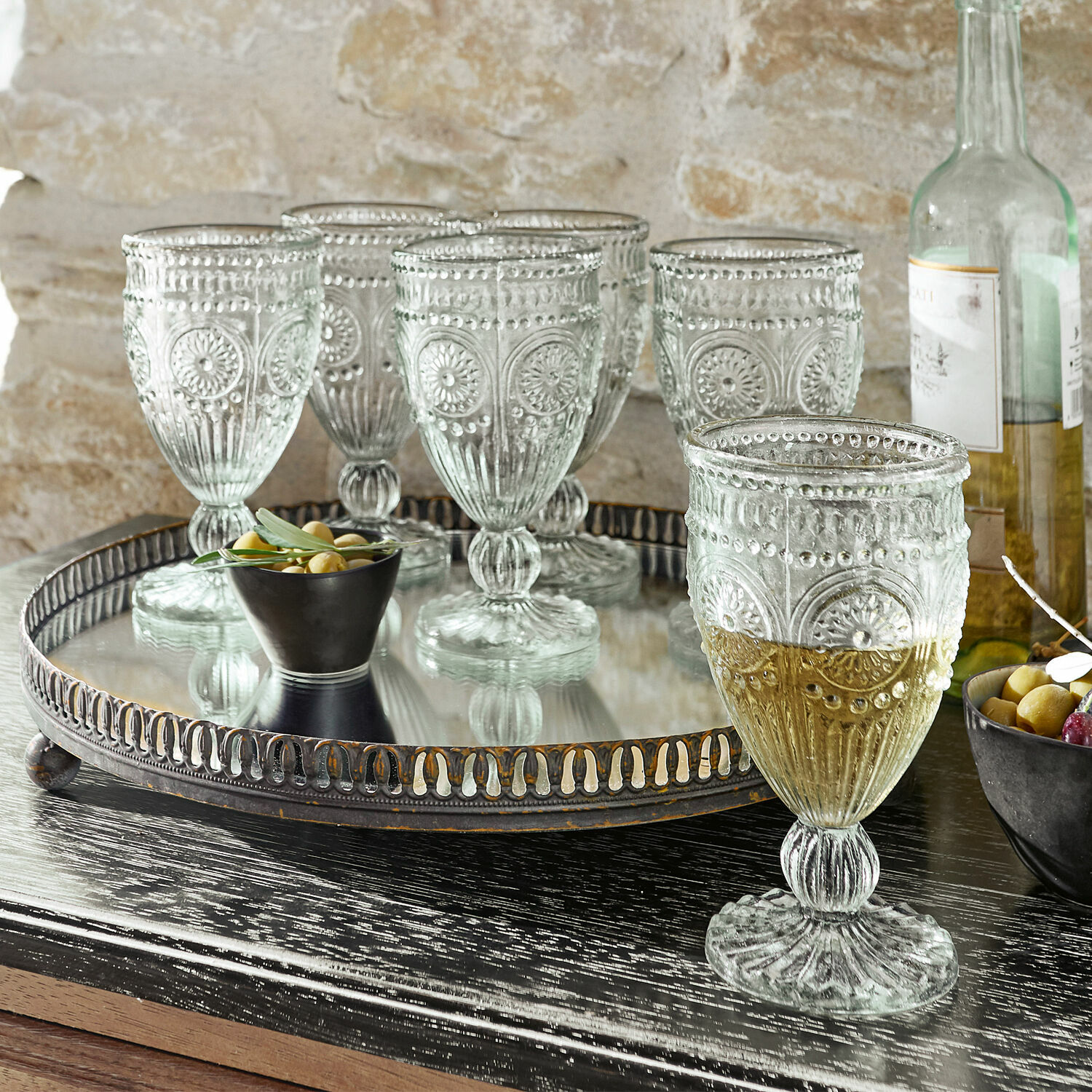 Set di 6 bicchieri Leatrice Set di sei bicchieri in vetro trasparente decorato su vassoio con specchio, stile vintage
