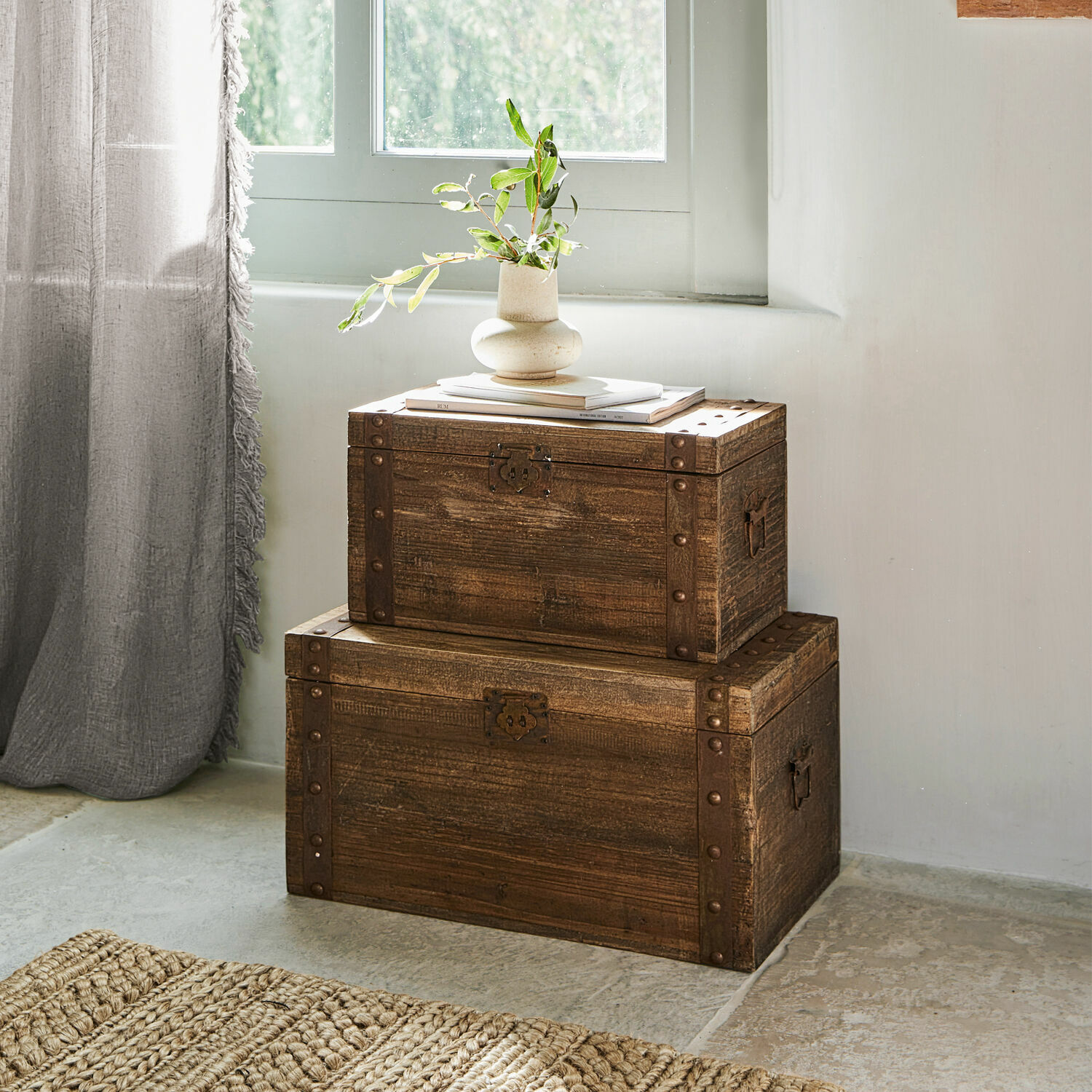 Coppia di bauli Pratt Bauletti in legno marrone con ferrature metalliche, stile rustico per conservazione e decorazione