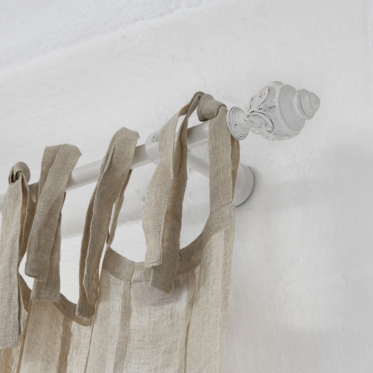 Asta per tende Kaarlo Bastone per tende in metallo bianco con terminale decorativo e tenda in lino naturale