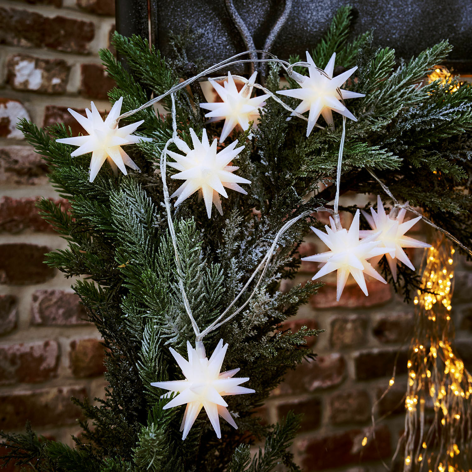 Catena luminosa Valerino Catena luminosa con stelle bianche su rami verdi per decorazioni natalizie festive