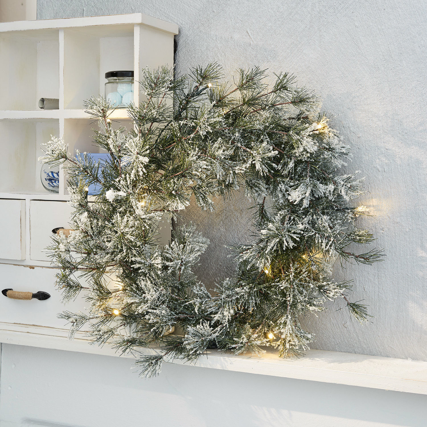 Ghirlanda con luci a LED Vire Corona natalizia innevata con rami verdi e luci LED calde per decorazione domestica