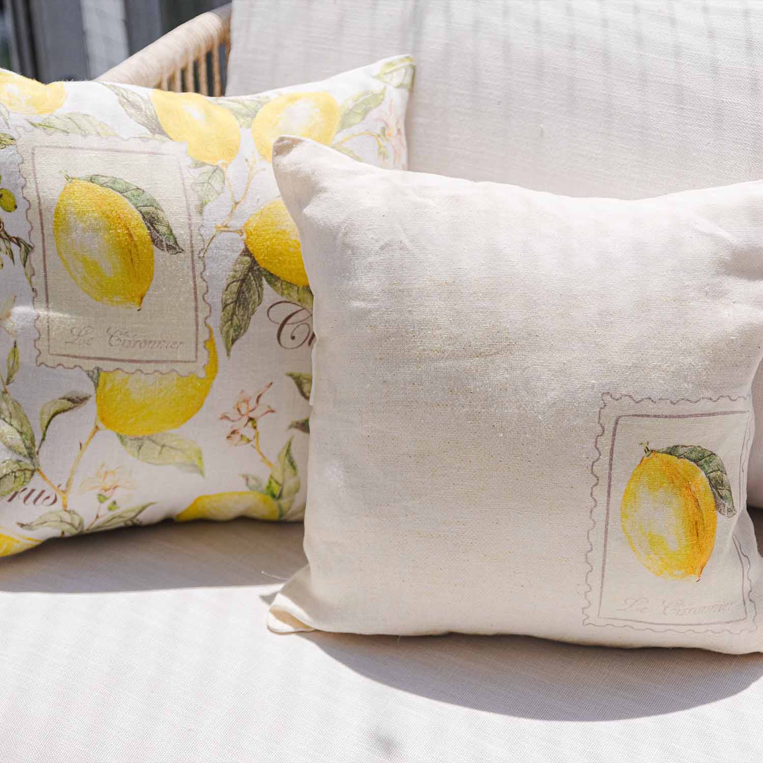 Cuscini decorativi in cotone crema con stampa limoni, elegante decorazione per interni