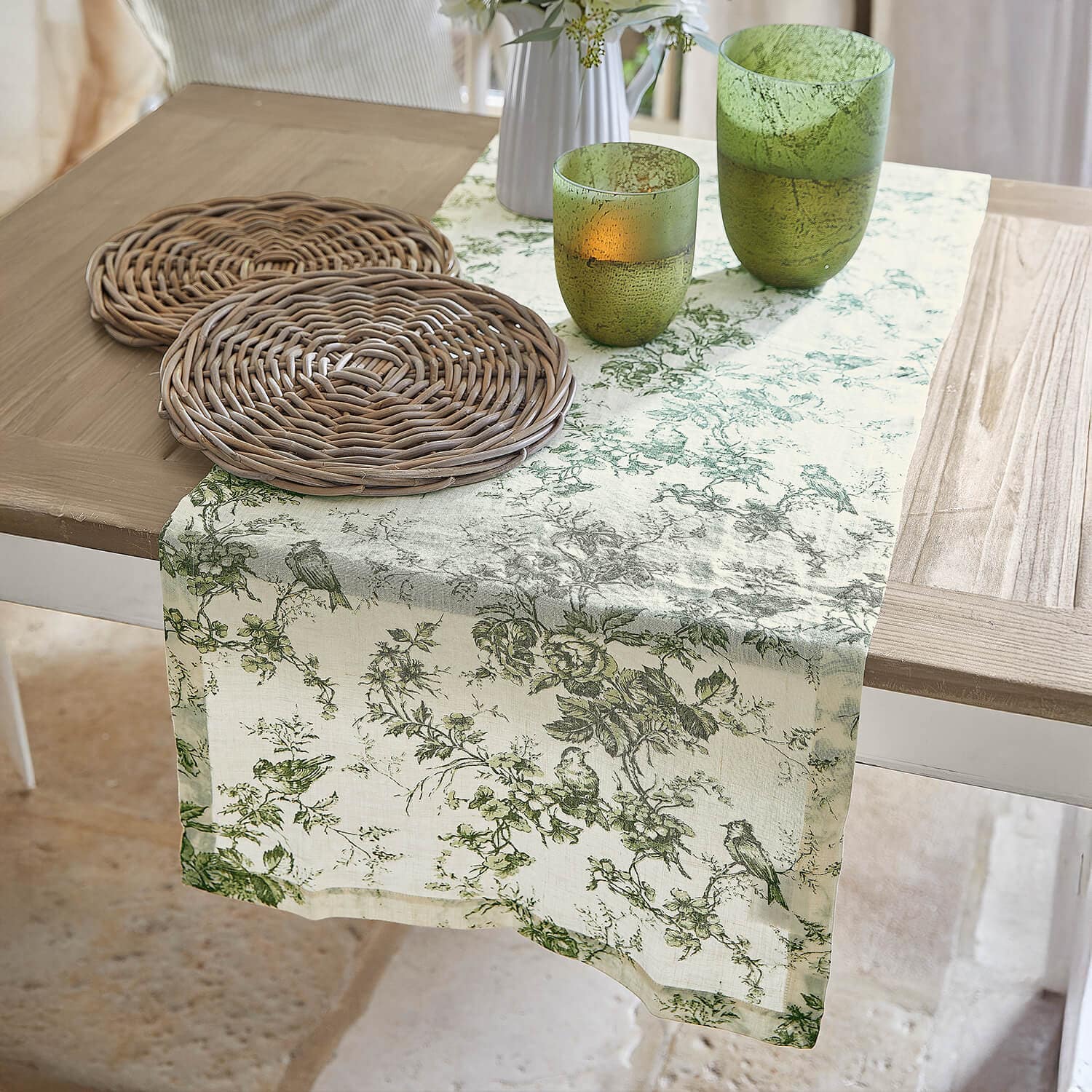 Runner da tavola in lino con motivo verde di piante e uccelli, decorazione con sottobicchieri in vimini