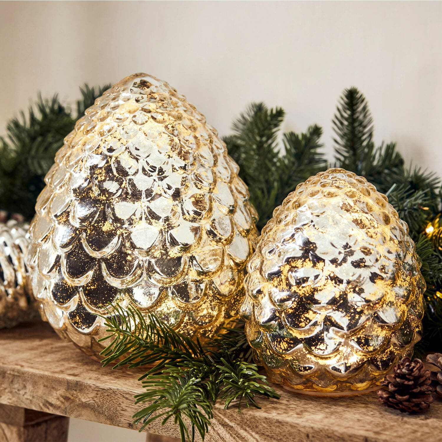 Coppia di pigne decorative Ibaque