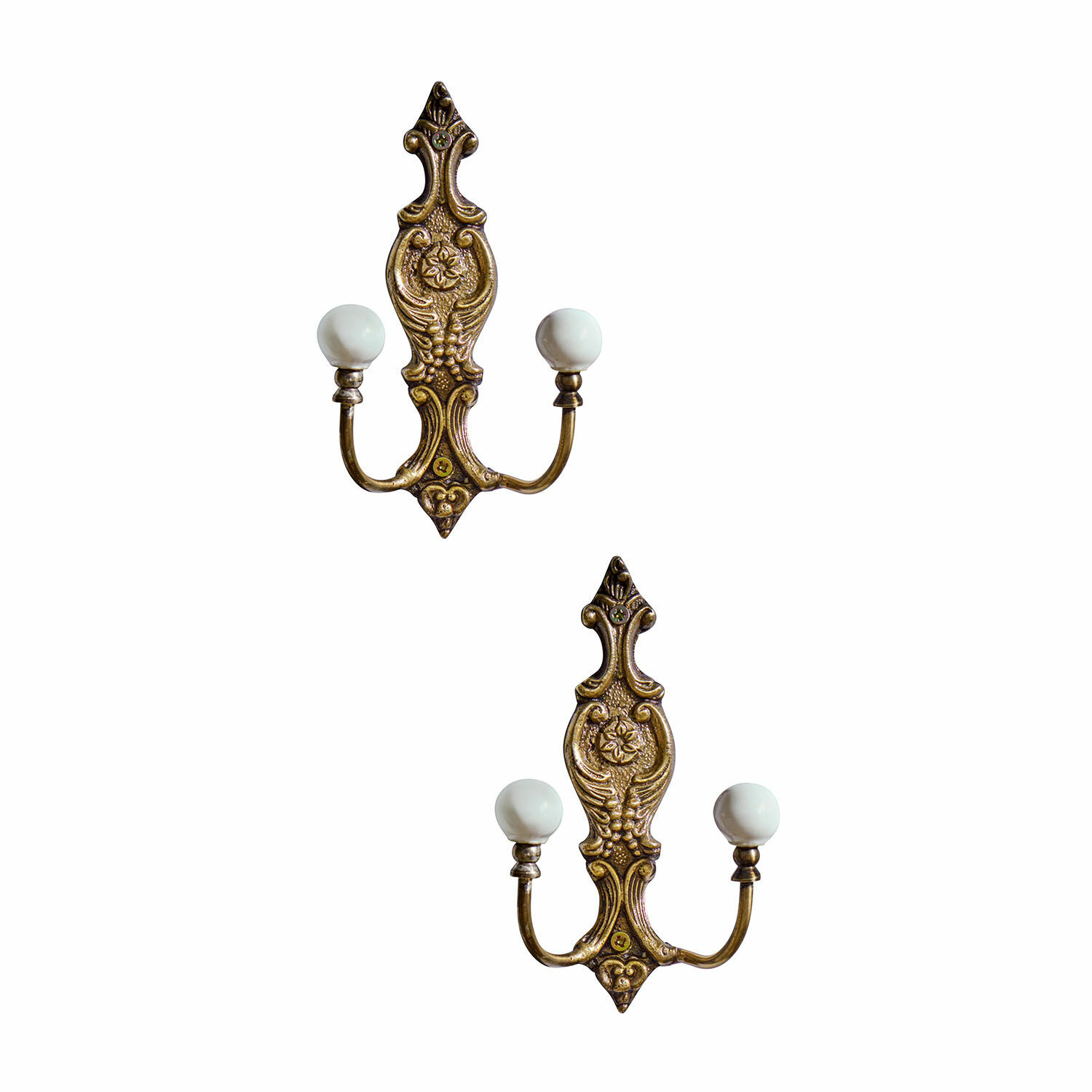Coppia di ganci Nuvéal Set di due appendiabiti da parete in ottone con pomelli in ceramica bianca, stile vintage