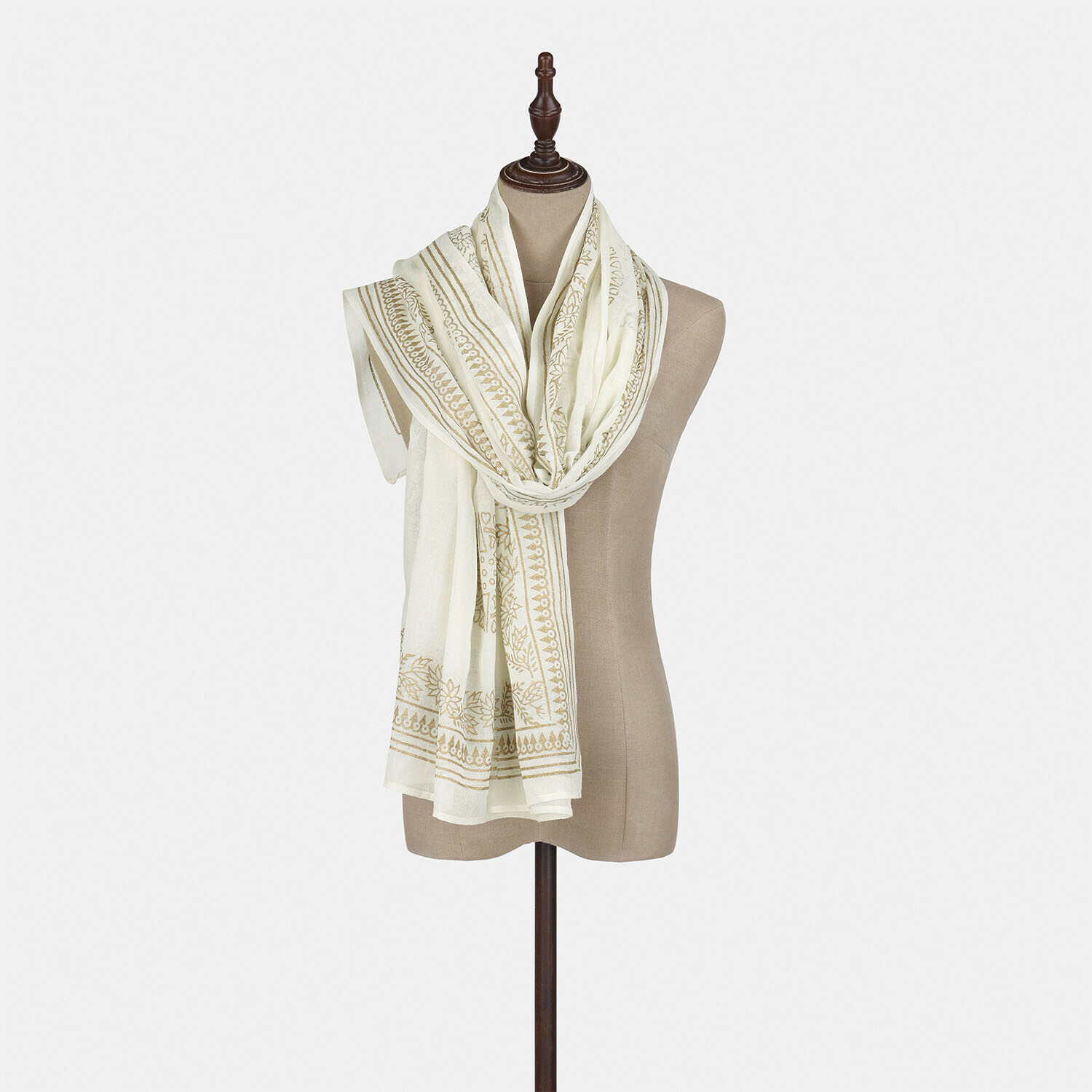 Scialle Lamérise Sciarpa leggera color crema con motivo delicato su manichino, accessorio di moda elegante