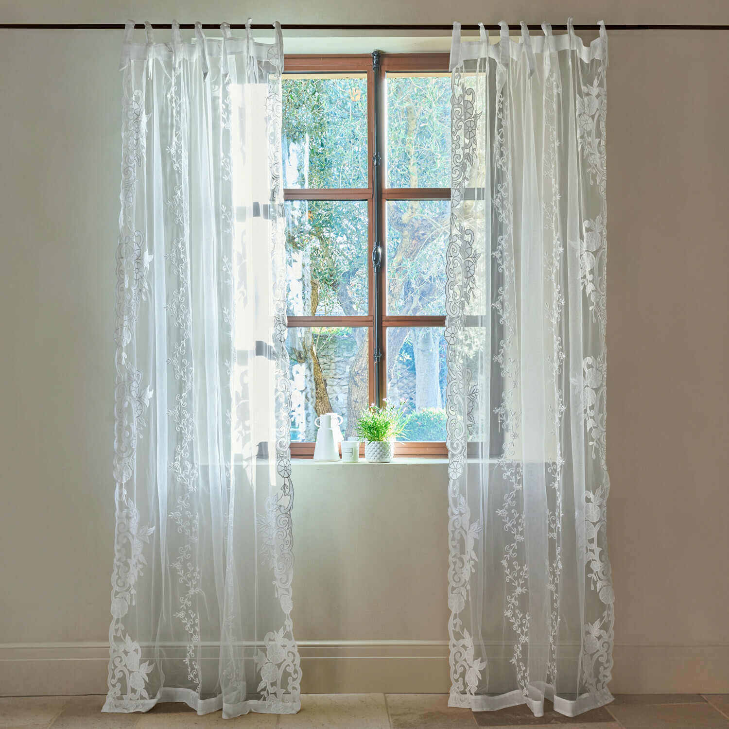 Tenda Élourette Tenda bianca trasparente con motivo floreale ricamato alla finestra, decorazione d'interni elegante