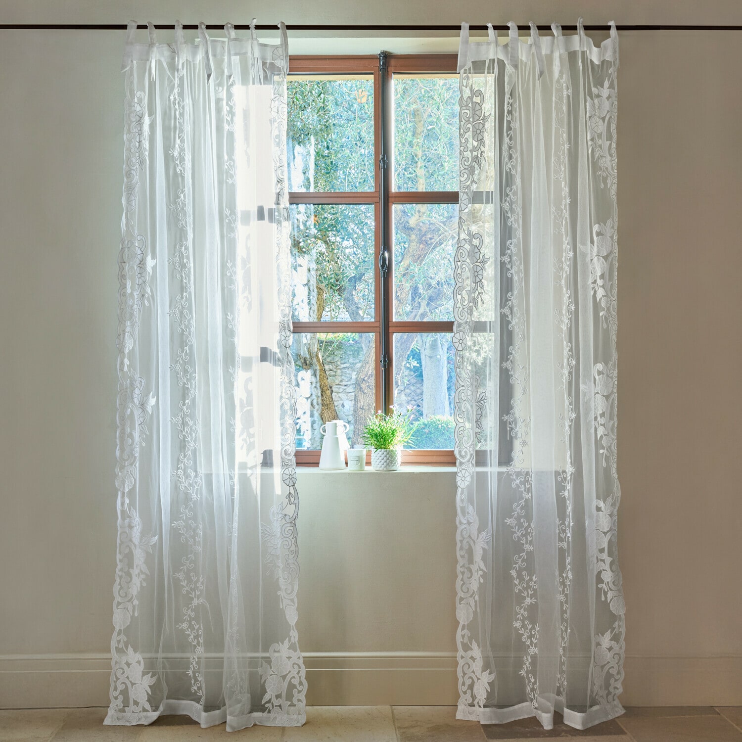 Tenda Élourette Tenda bianca trasparente con motivo floreale ricamato alla finestra, decorazione d'interni elegante