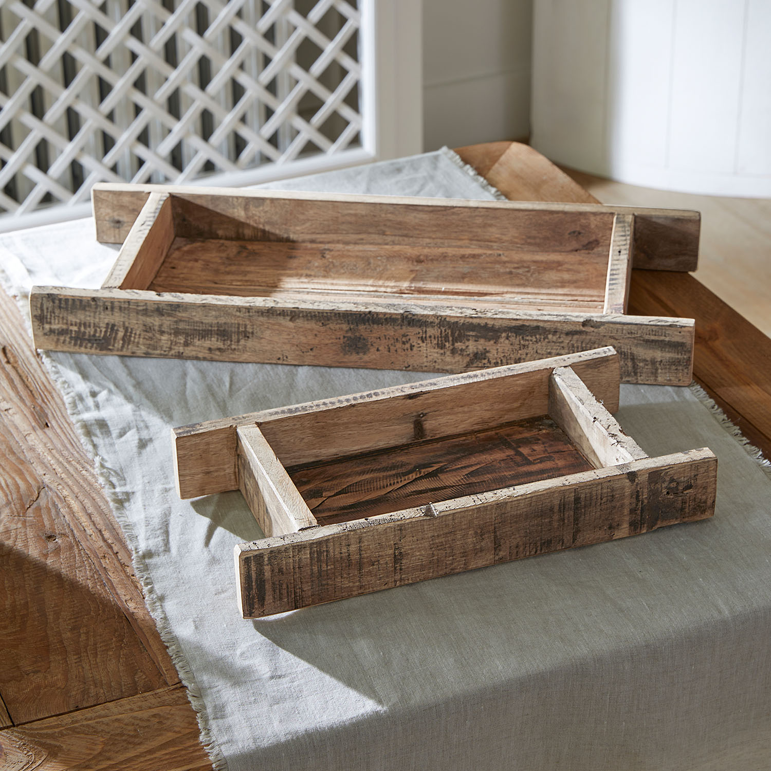 Vassoi rettangolari in legno naturale per decorazione o conservazione su tavolo
