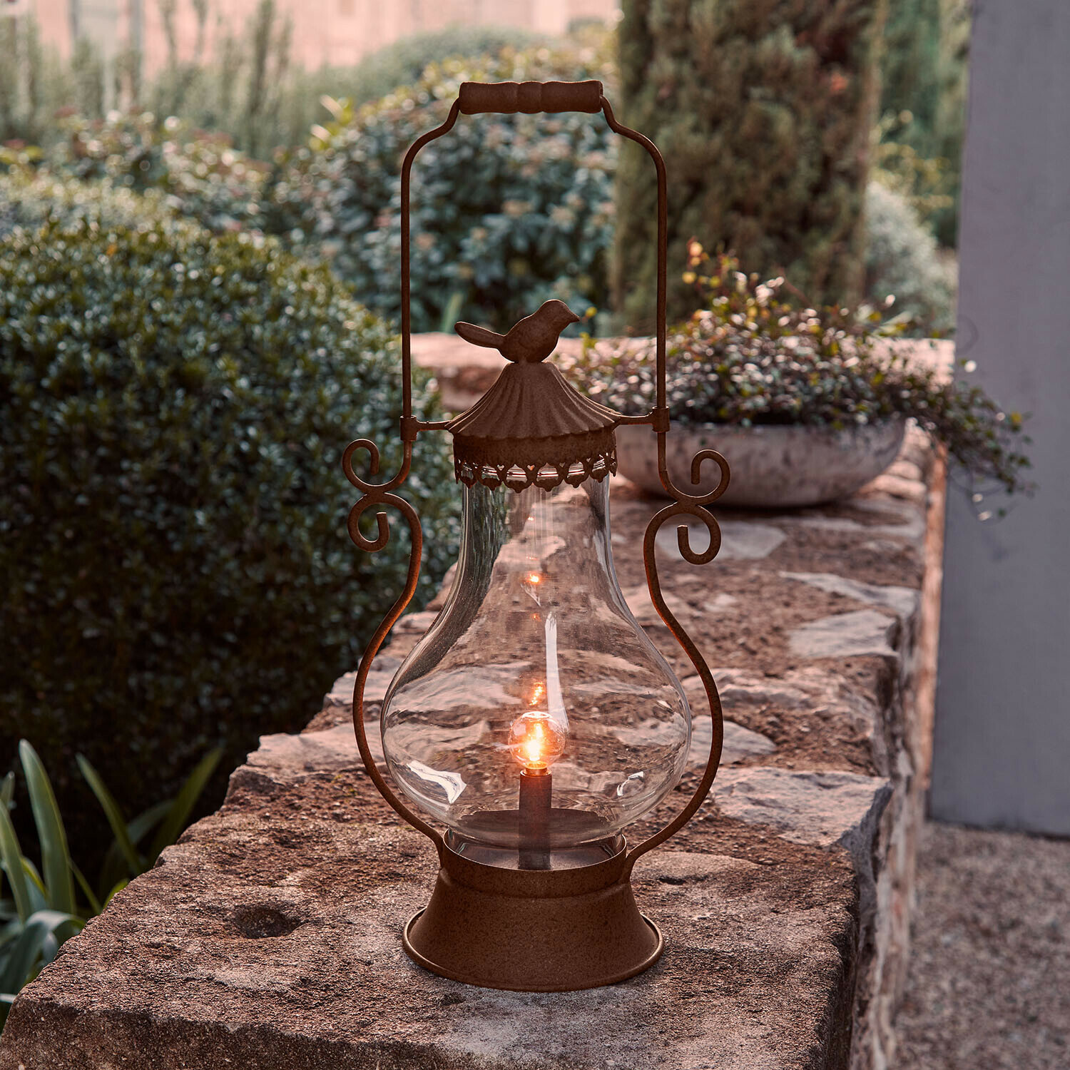 Lanterna a LED Brisanne Lanterna da giardino in metallo arrugginito con vetro trasparente e decorazione a uccello, per terrazza