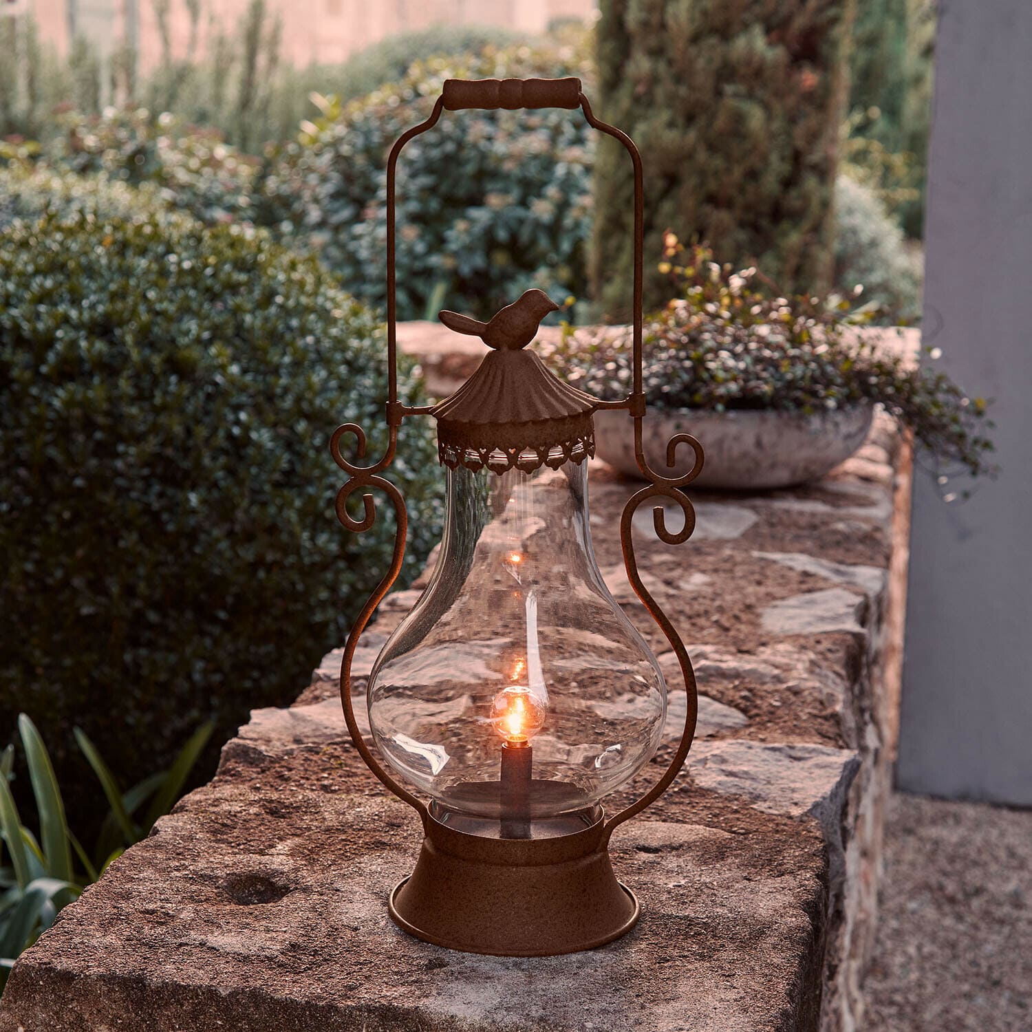 Lanterna a LED Brisanne Lanterna da giardino in metallo arrugginito con vetro trasparente e decorazione a uccello, per terrazza
