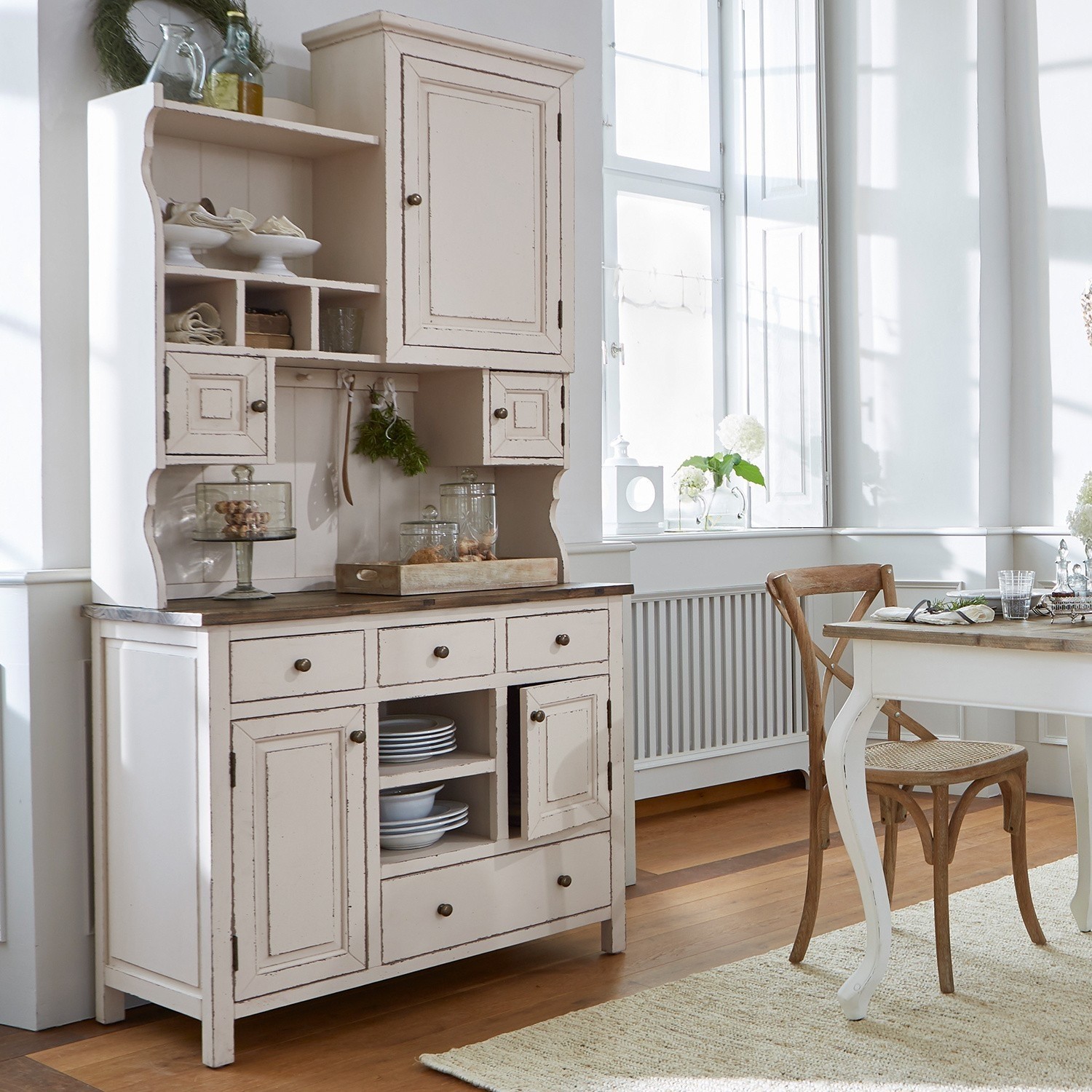 Credenza Peteersham Credenza in legno crema con cassetti e mensole in stile vintage per sala da pranzo