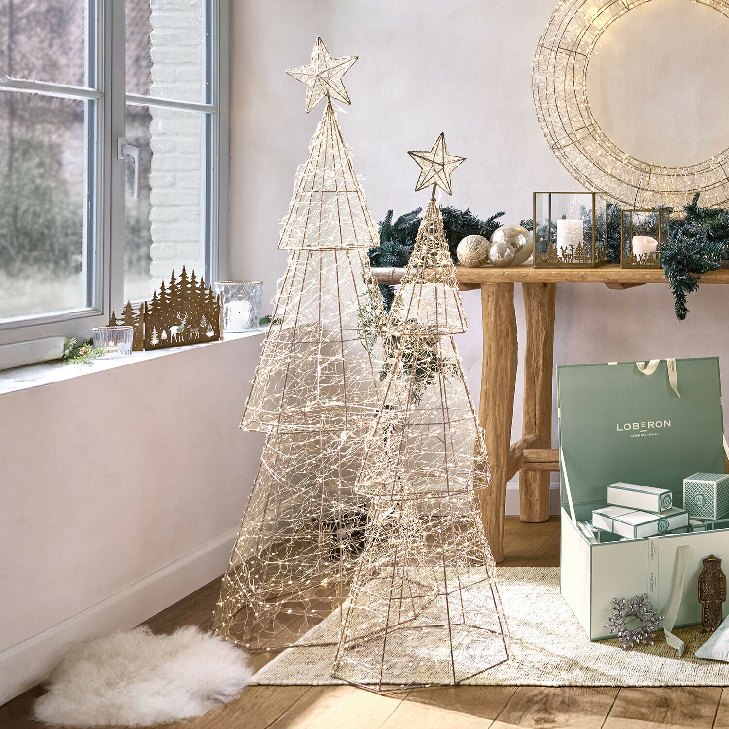 Coppia di alberi a LED Chantorin Due alberi di Natale decorativi in rete metallica con luci LED in interno luminoso con decorazioni natalizie