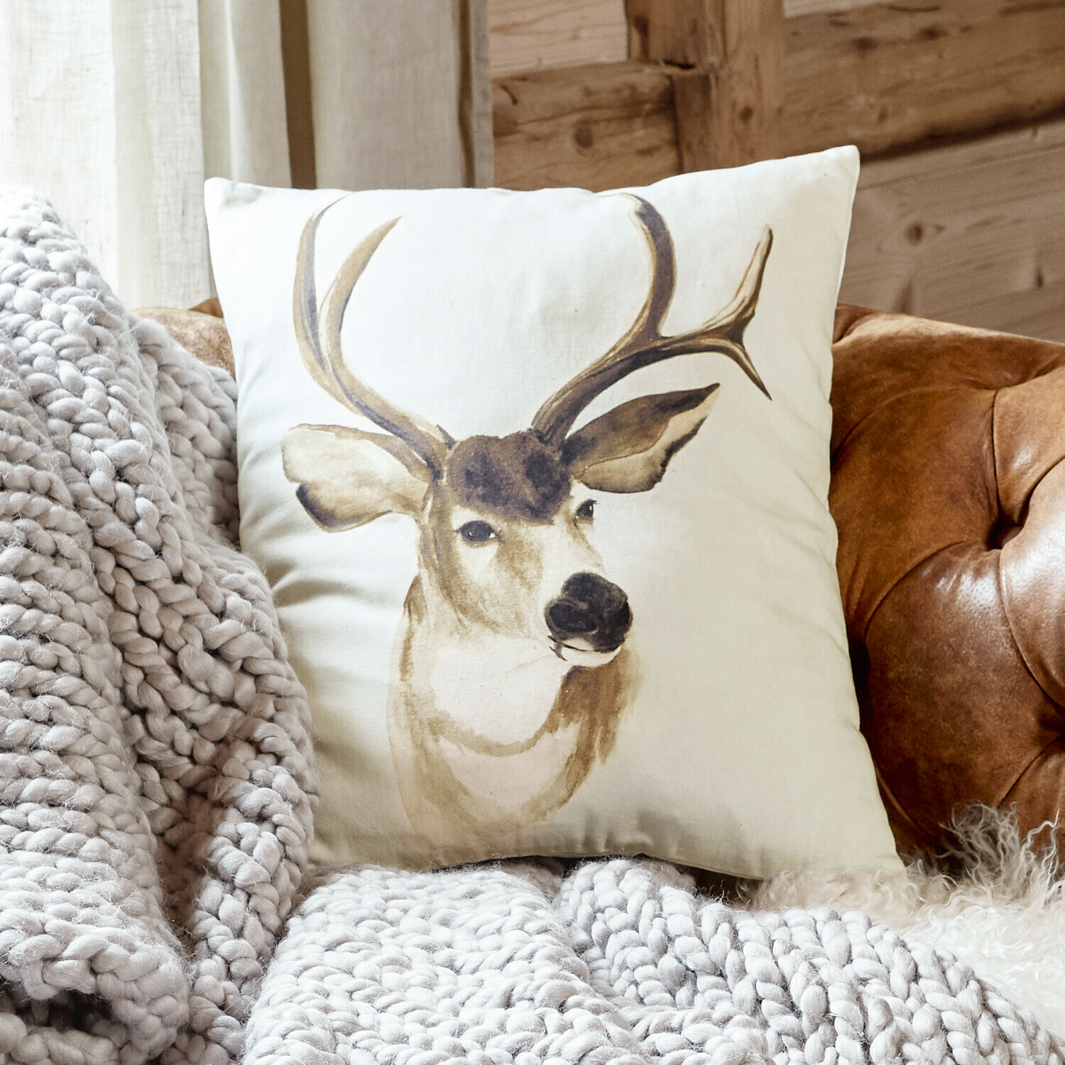 Cuscino Purton Cuscino decorativo con stampa di cervo in colori naturali su sfondo chiaro, tessuto morbido