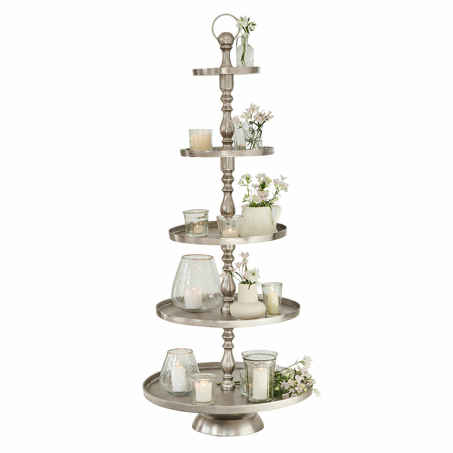 Alzata Magonie Porta dolci decorativo in metallo argentato a cinque livelli con candele e fiori bianchi