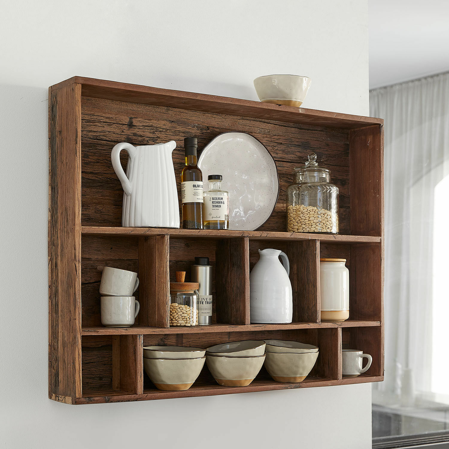 Scaffale da parete Tresienne Mensola da parete rustica in legno con ceramiche e barattoli per cucina vintage