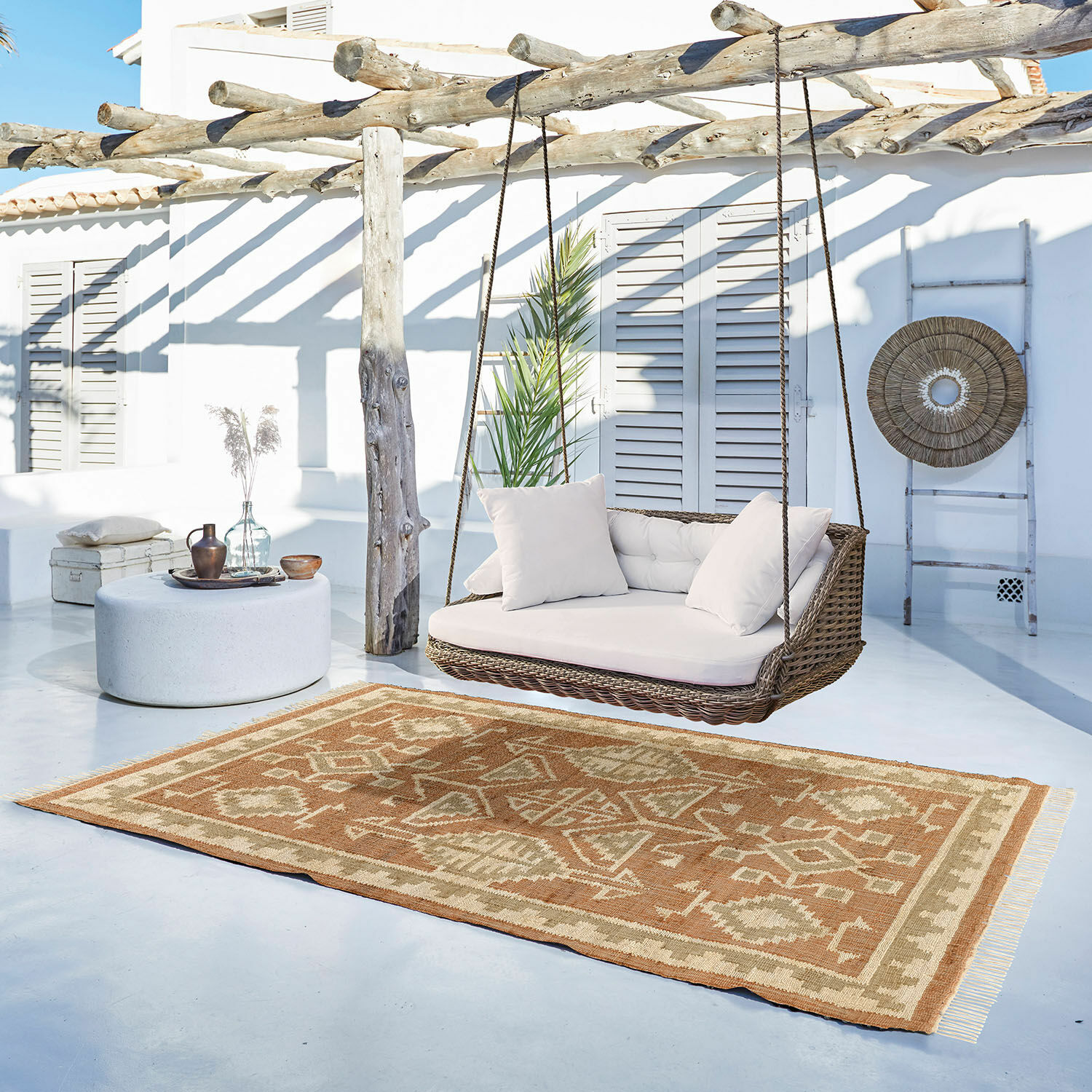 Tappeto Serenath Tappeto in materiale naturale beige e marrone con motivo geometrico per soggiorno e terrazza