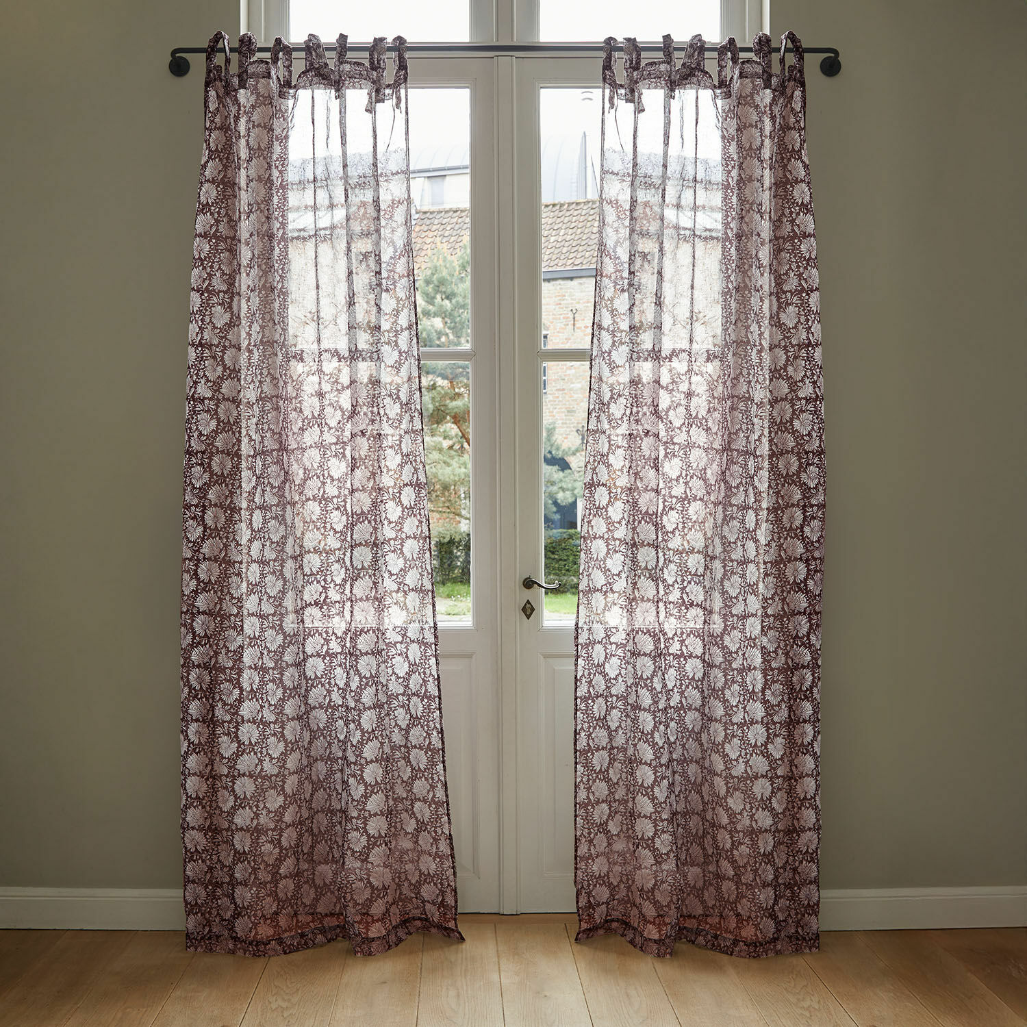 Tenda Jouvenay Tende trasparenti bordeaux con motivo floreale, tessuti leggeri per decorazione finestre