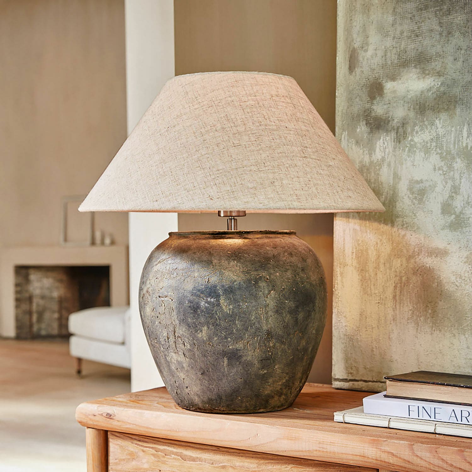 Lampada da tavolo Shiva Lampada da tavolo con base in ceramica grigio scuro e paralume beige per soggiorno