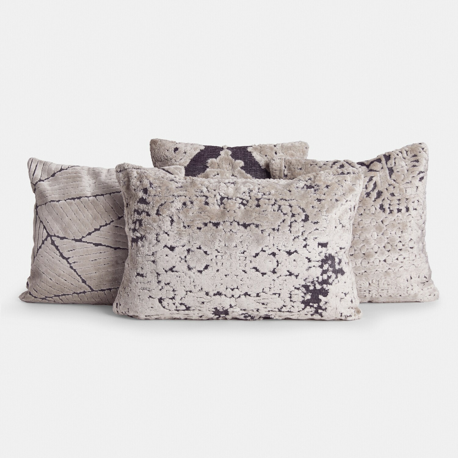 Set di 4 copricuscini Plaisancière Set di quattro cuscini decorativi in tessuto morbido beige e marrone per il soggiorno