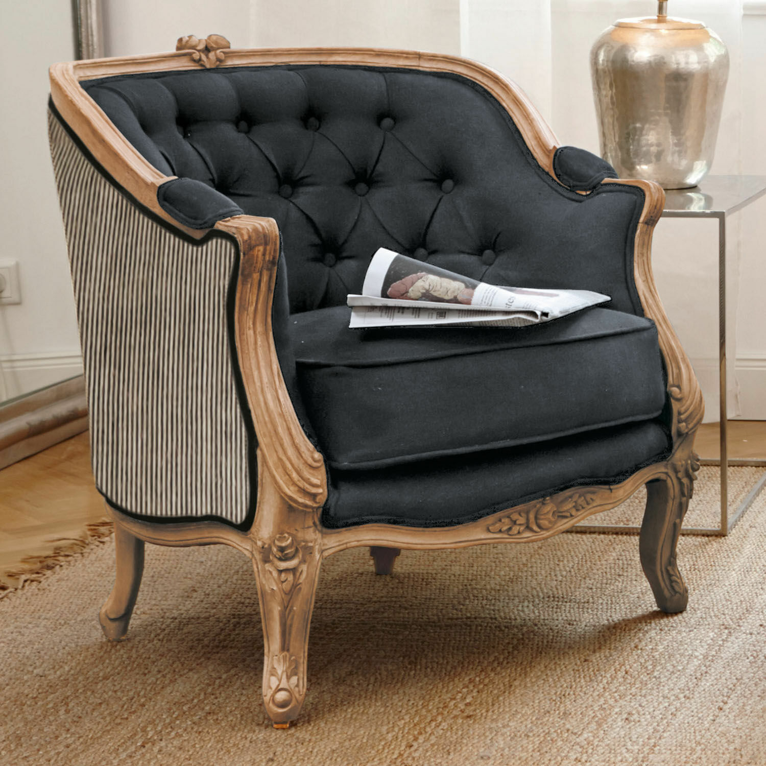 Poltrona Annezay Poltrona classica con struttura in legno e rivestimento nero in tessuto, mobile elegante