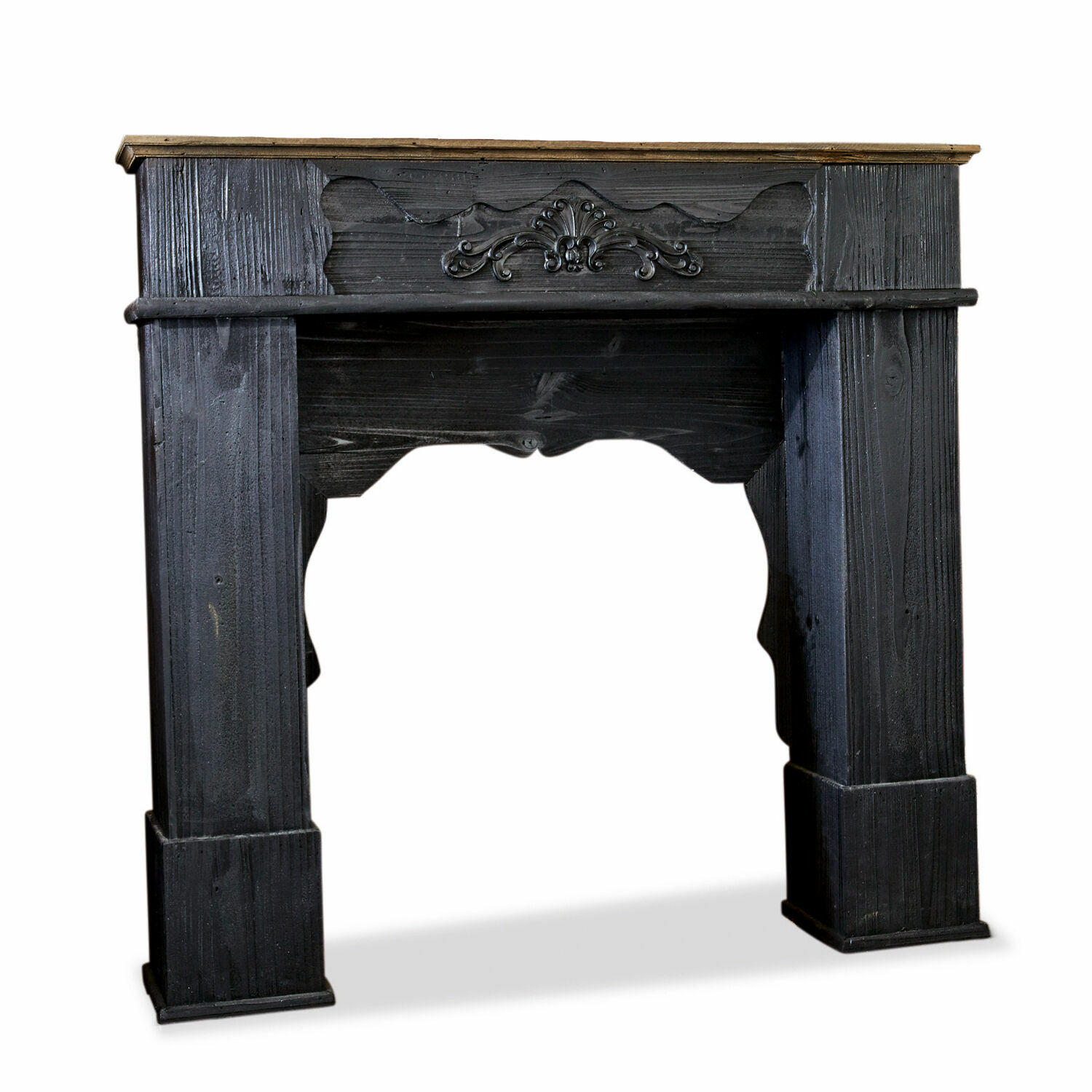 nero antico Consolle camino Margaux in legno nero con dettaglio ornamentale e finitura antica