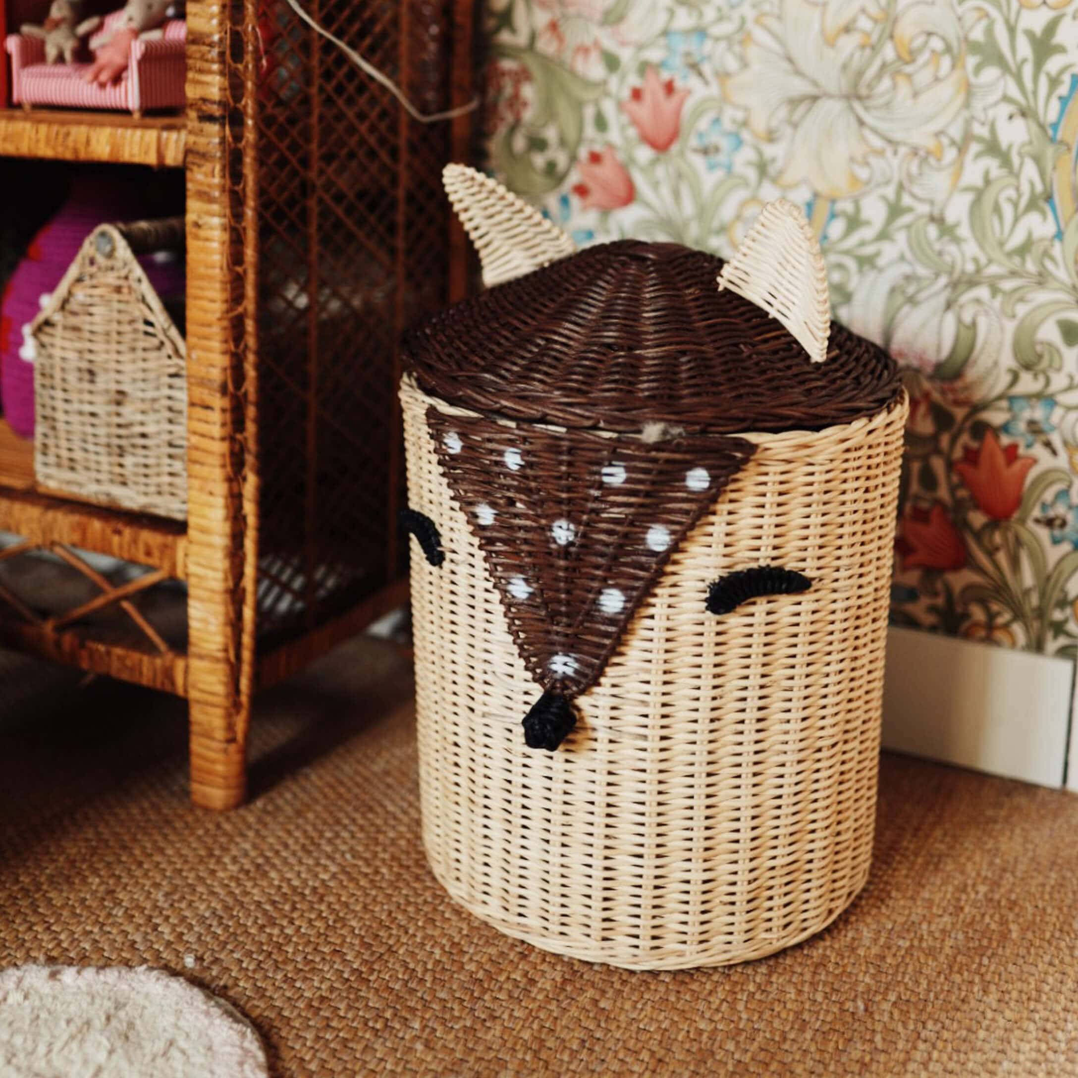 Cesto in rattan a forma di animale in colori naturali e marroni per la cameretta dei bambini