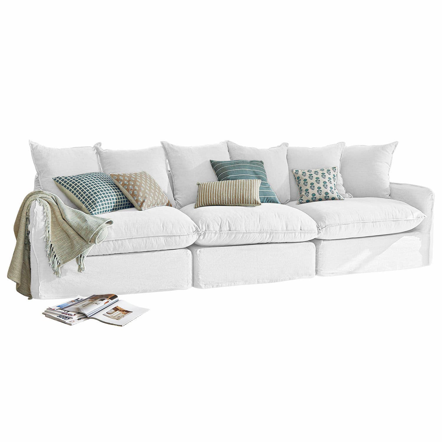 Divano Finchingfield Grande divano bianco in tessuto con cuscini verdi e beige a motivi e coperta, mobile confortevole per soggiorno