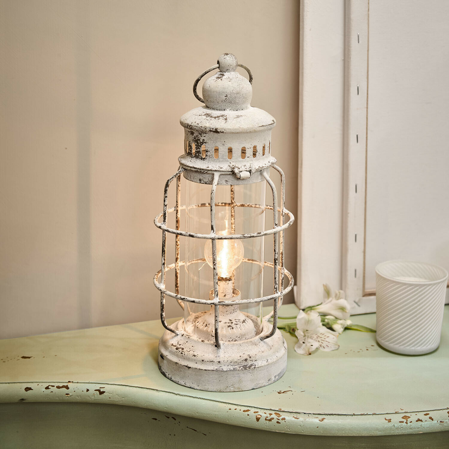 Lanterna a LED ricaricabile Arvada Lanterna in metallo bianco effetto invecchiato con lampadina, decorazione vintage per interni