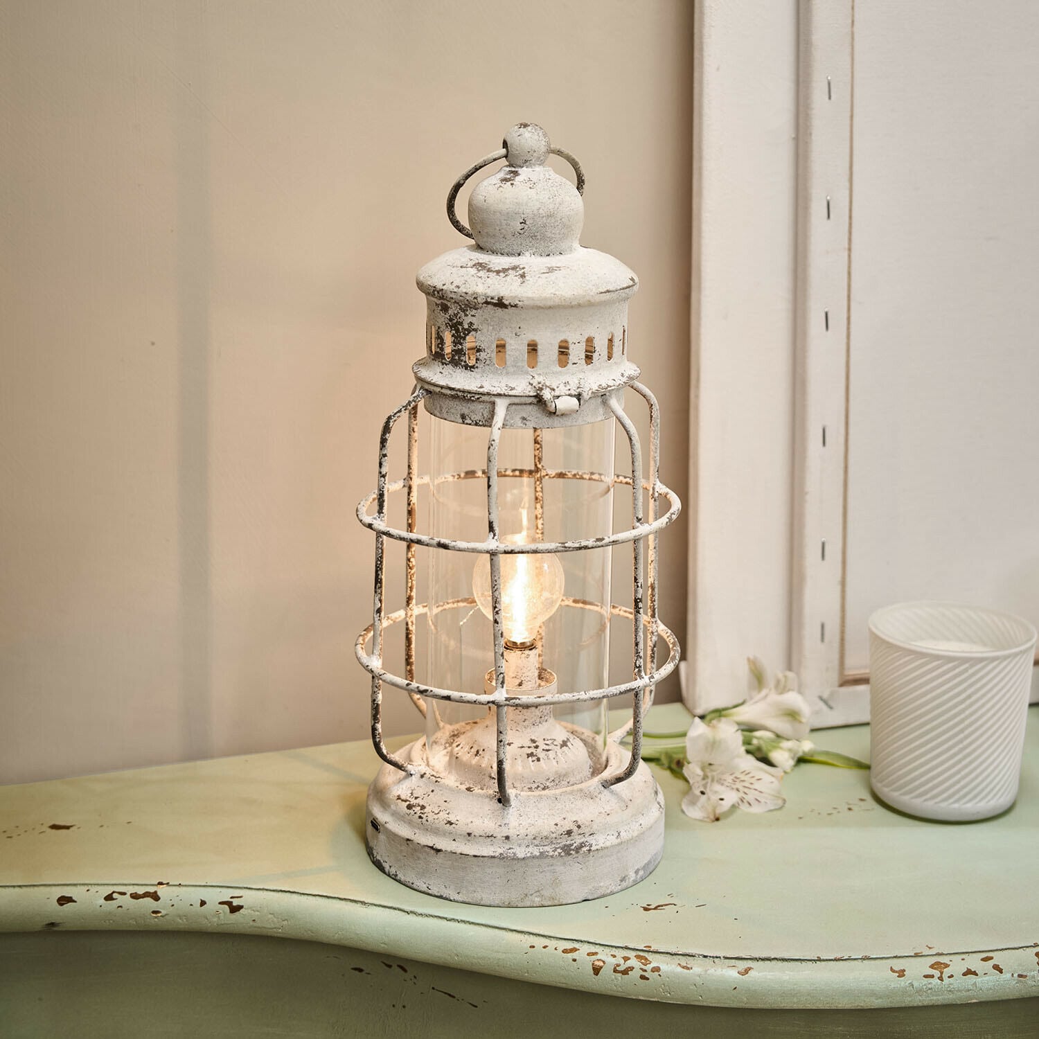 Lanterna a LED ricaricabile Arvada Lanterna in metallo bianco effetto invecchiato con lampadina, decorazione vintage per interni