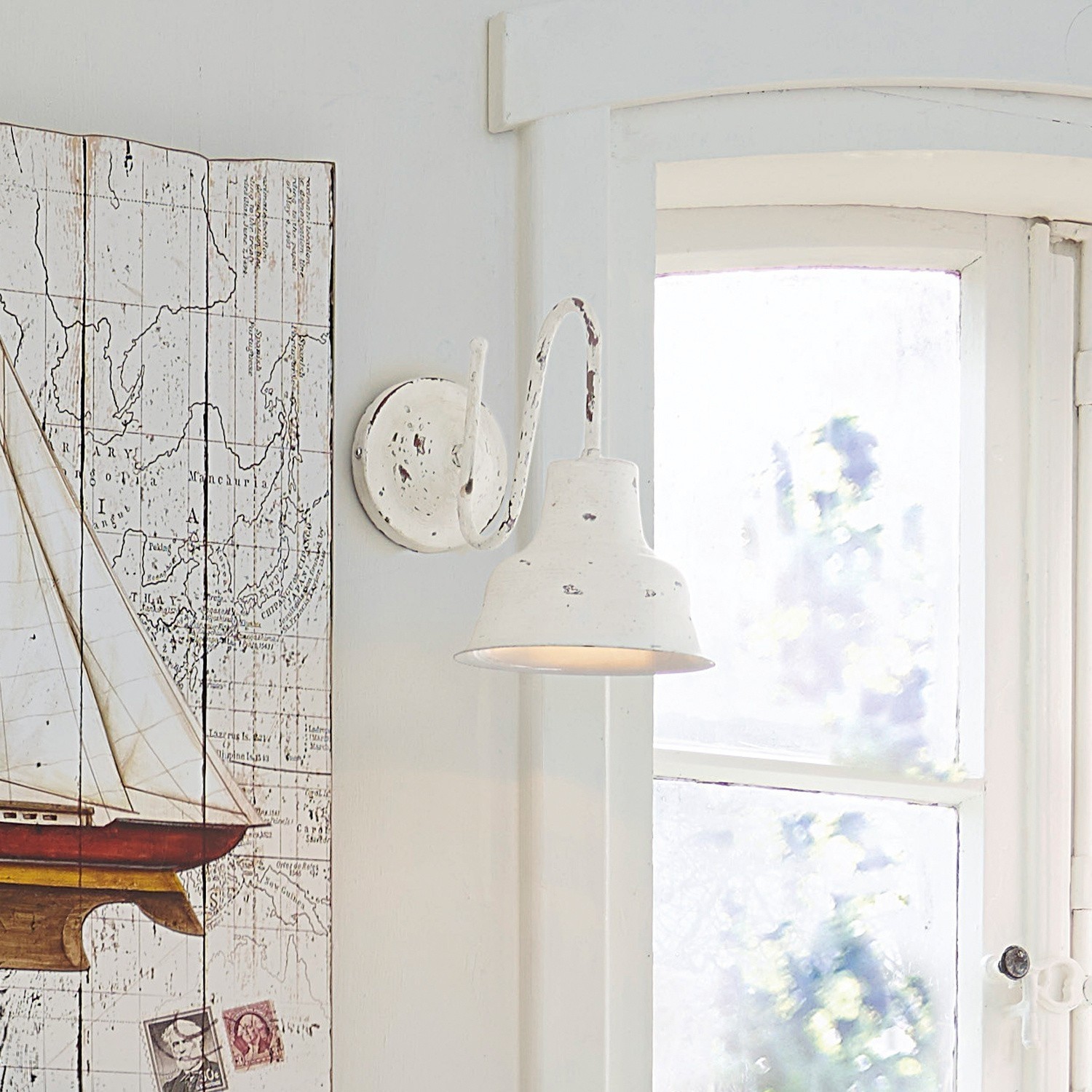 Lampada da parete Sidney Applique da parete in metallo bianco con finitura invecchiata stile vintage per interni
