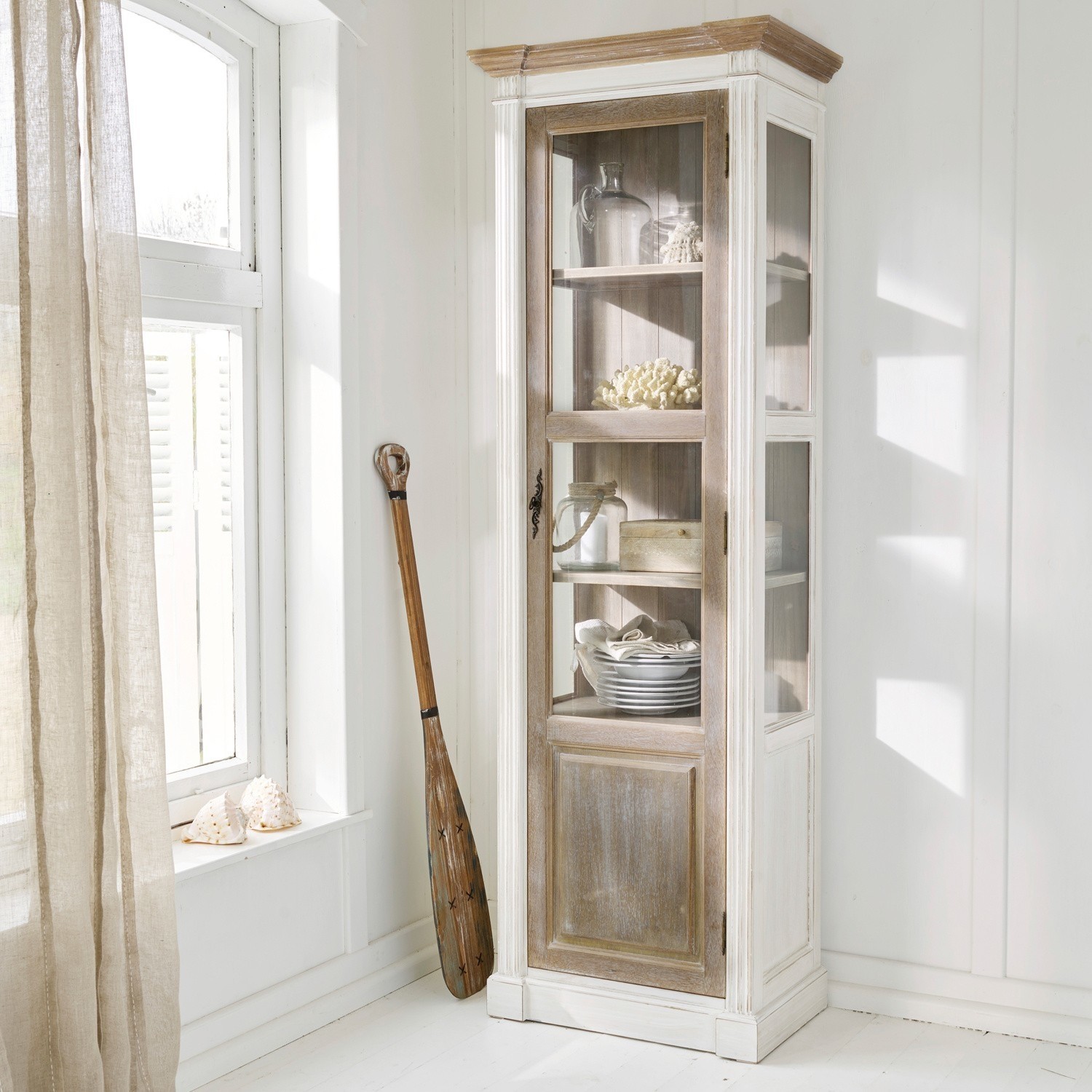 Credenza Coverton Vetrina in legno stile vintage con porta in vetro e finitura naturale per soggiorno luminoso