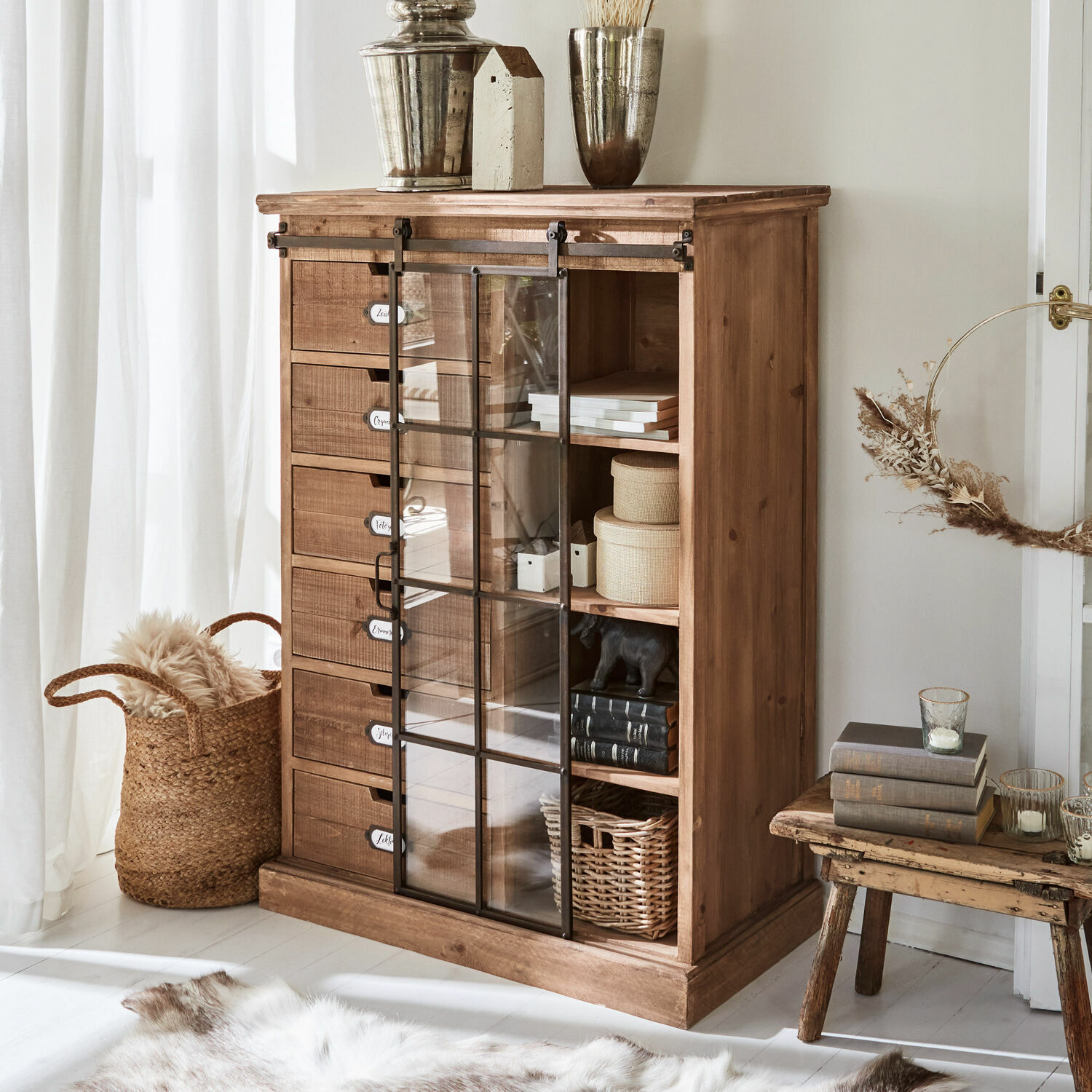 Comò Finegand Comò in legno naturale con cassetti e porta in vetro per riporre oggetti nel soggiorno