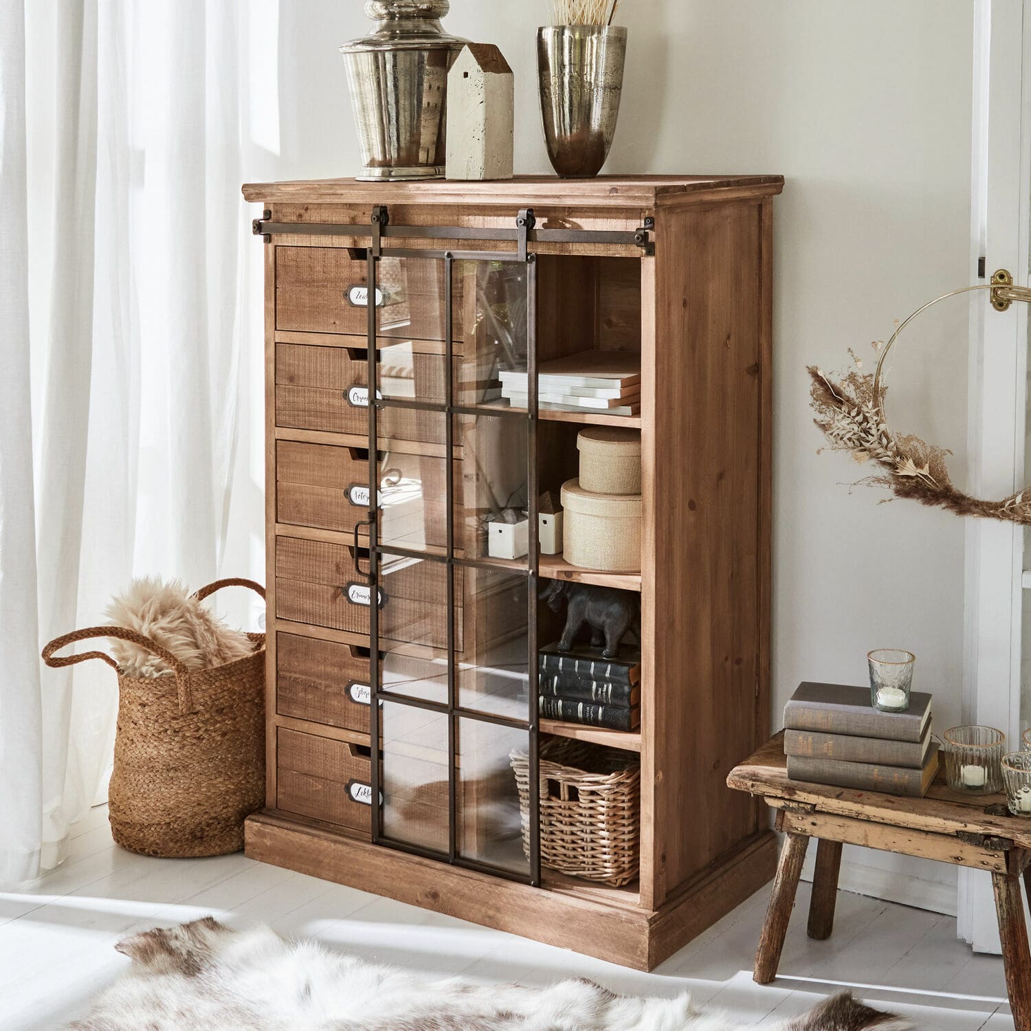 Comò Finegand Comò in legno naturale con cassetti e porta in vetro per riporre oggetti nel soggiorno