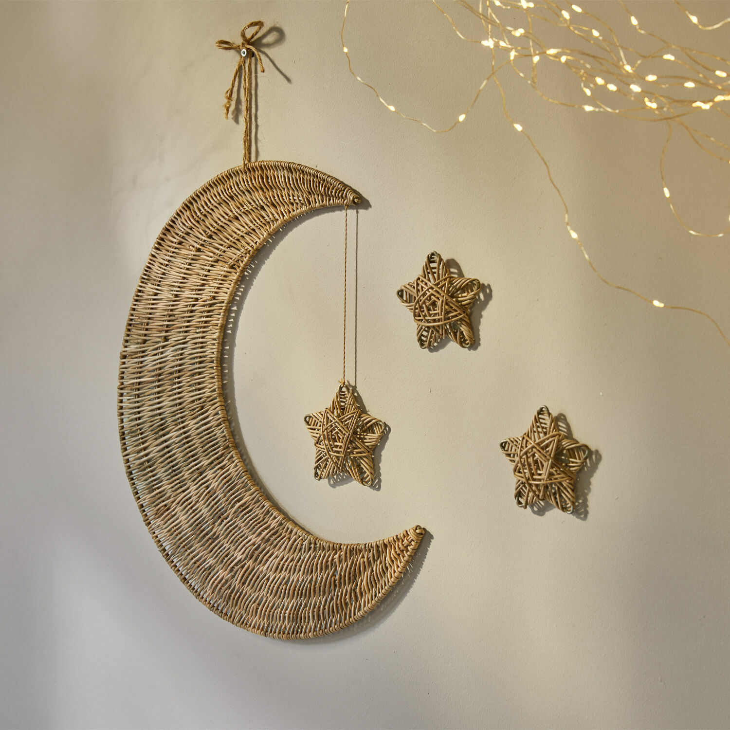 Decorazione da parete Aurorette Decorazione da parete in vimini a forma di luna e stelle colore beige naturale