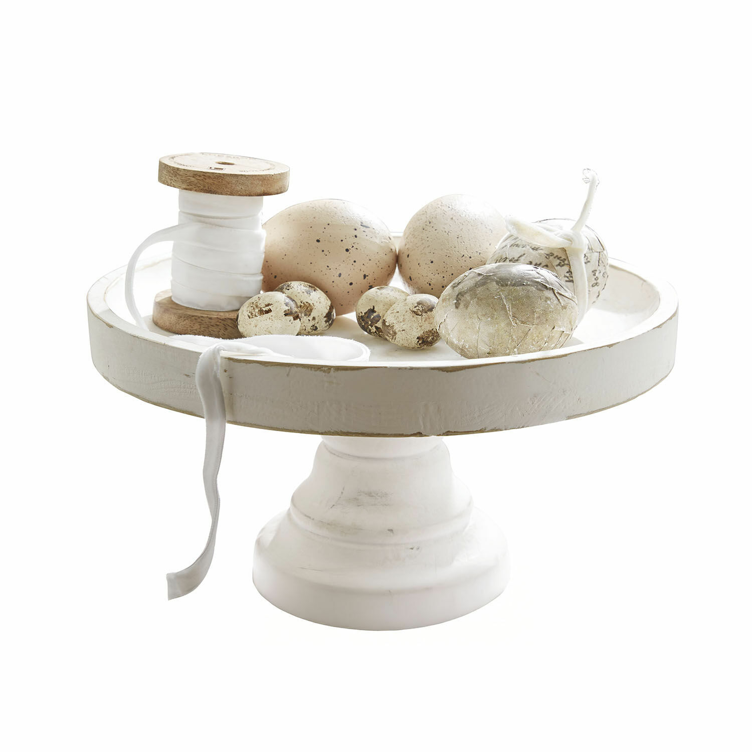 Alzata Loissard Supporto in legno bianco con uova decorative e rocchetto con nastro bianco per decorazioni pasquali