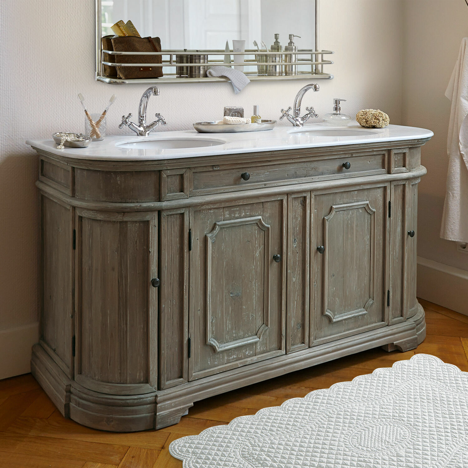 Mobile con doppio lavabo Pembroke Mobile bagno in legno stile vintage con piano in marmo bianco e doppio lavabo