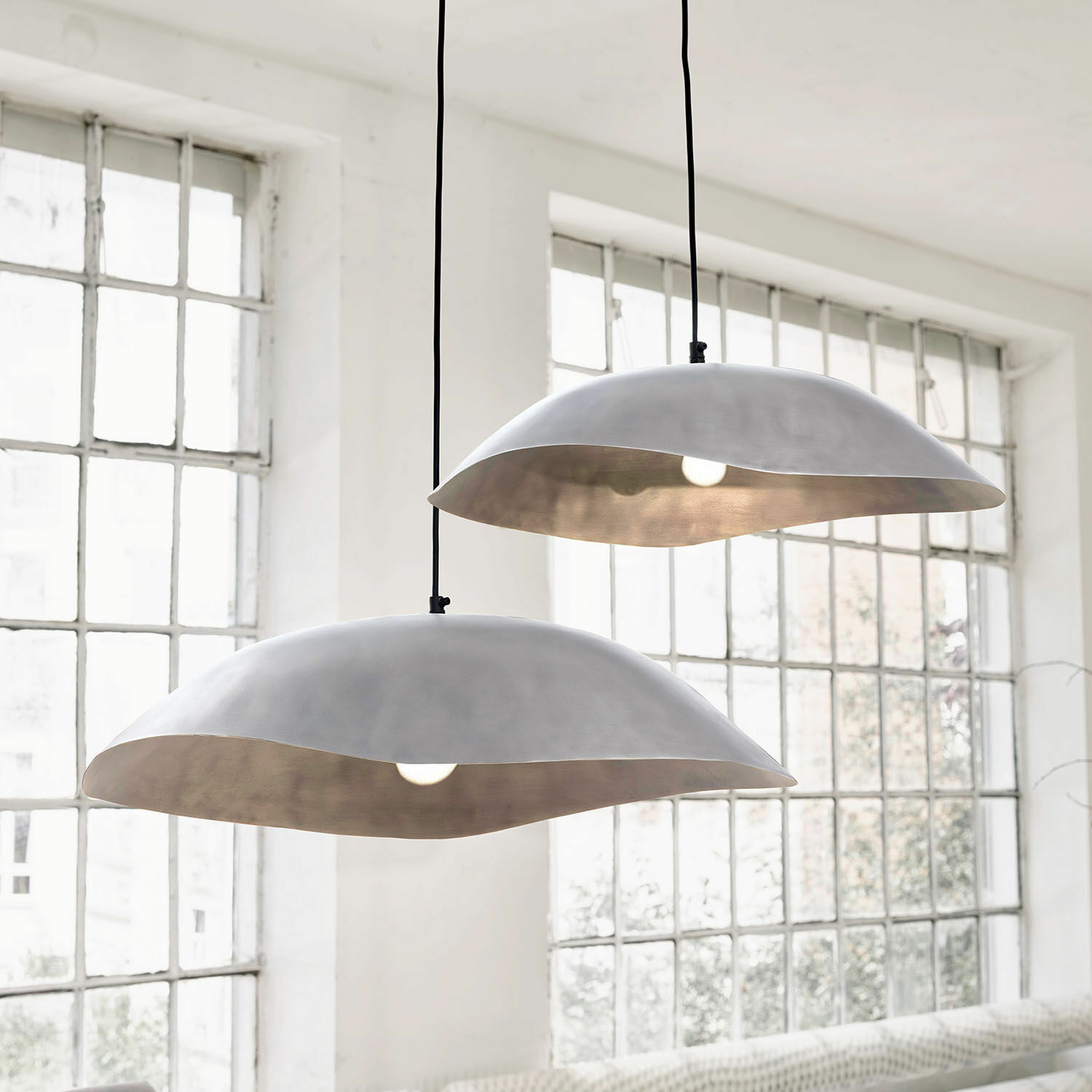 Coppia di lampade a sospensione Gariés Lampade a sospensione moderne in metallo argento, ideali per interni minimalisti