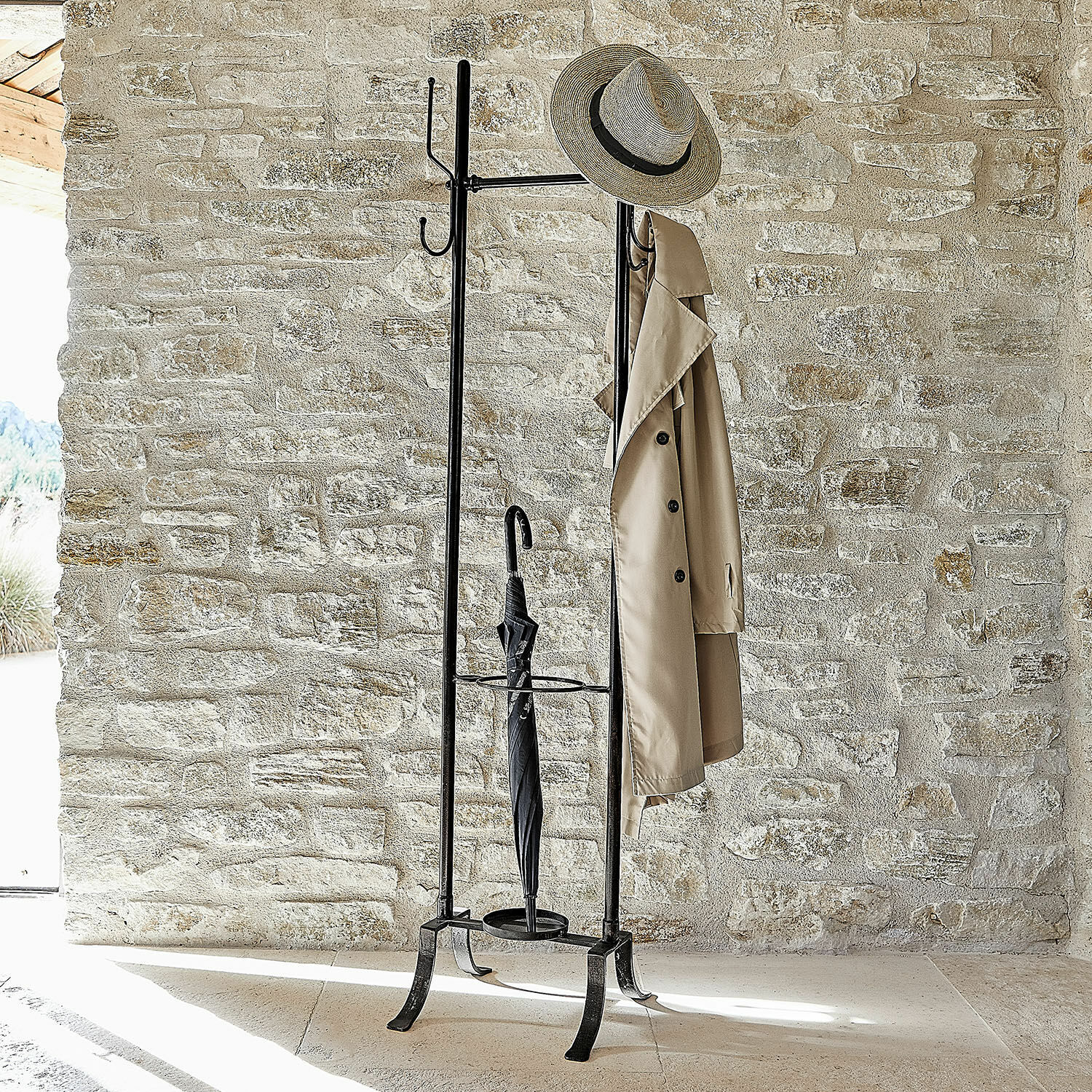 Appendiabiti Mistyvale Attaccapanni in metallo nero con portaombrelli e cappello in stile vintage